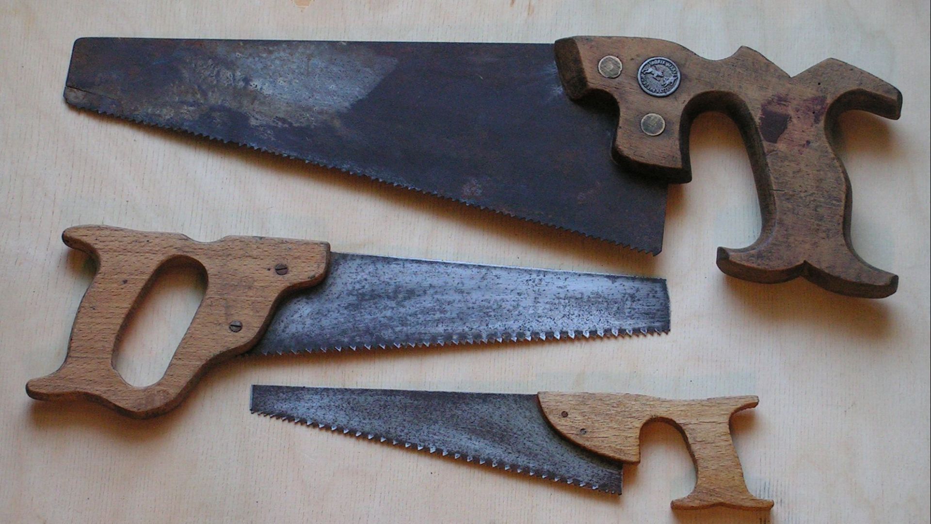 File:Pily rozplatnice.jpg