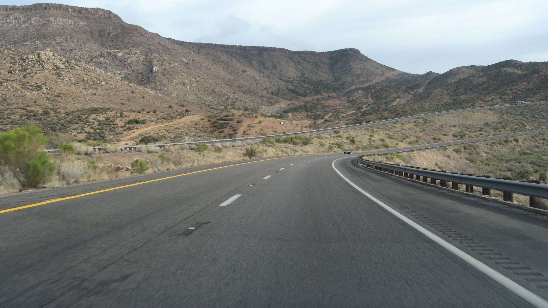 File:I-40 Eastbound Between Kingman and Seligman, Arizona (5269969133).jpg