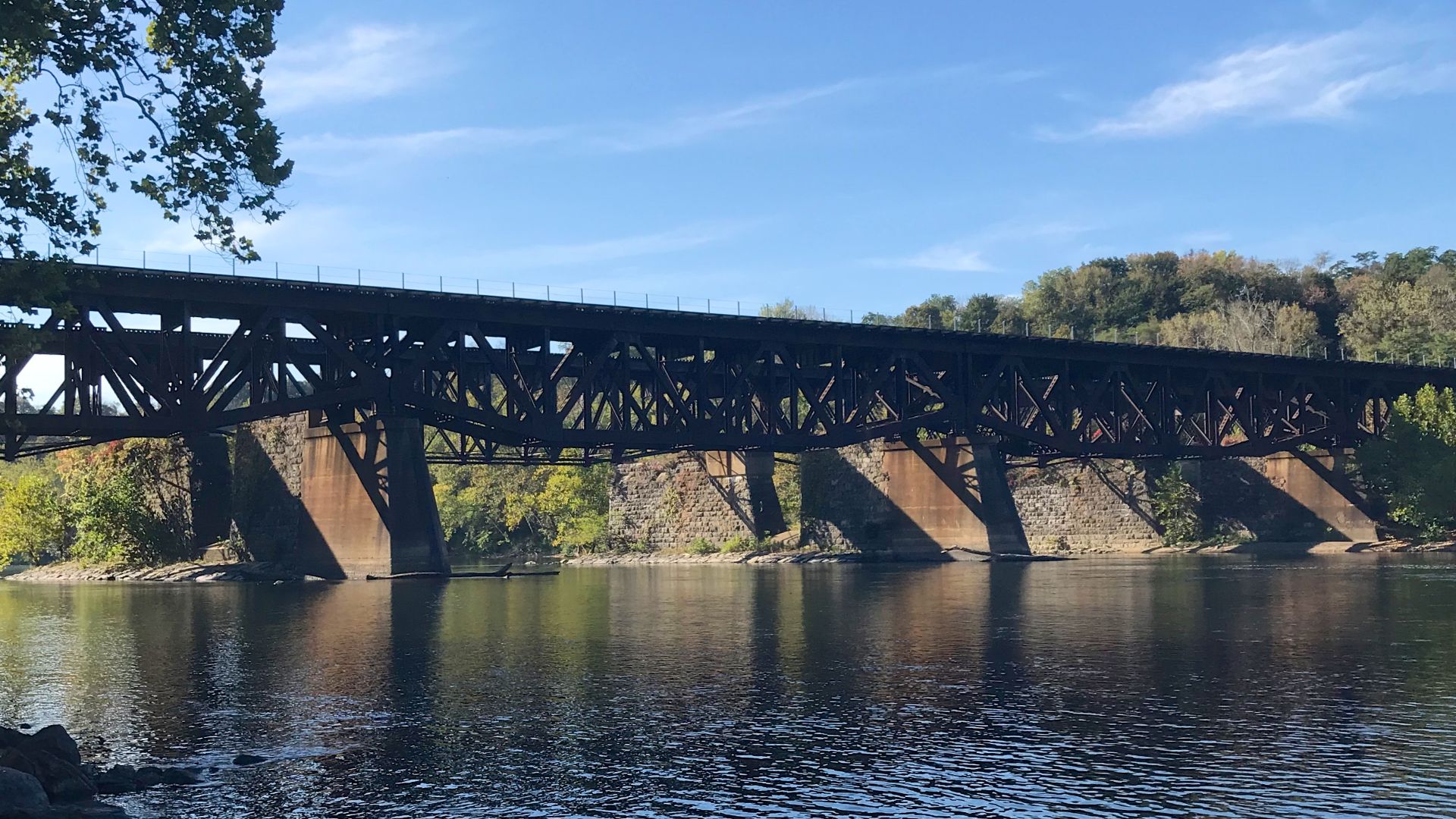 File:Central Railroad of New Jersey, Delaware River Bridge - looking south.jpg
