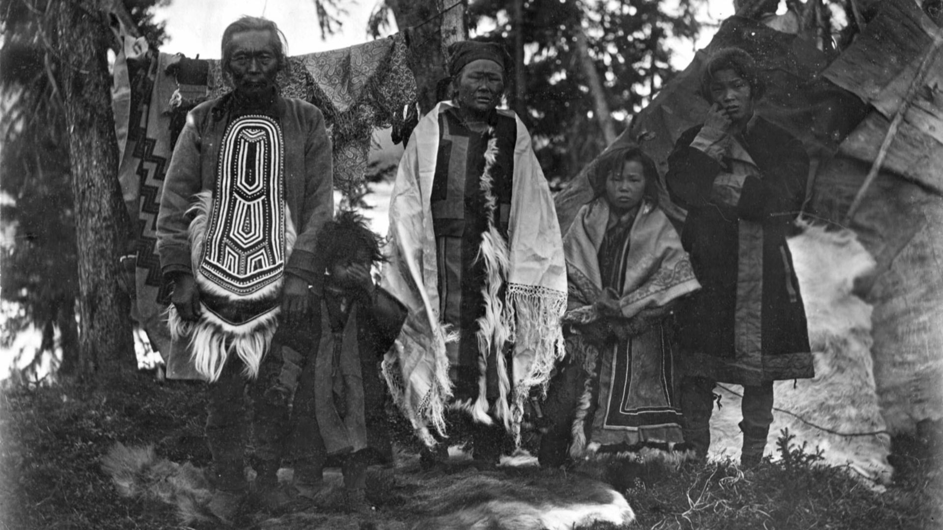 File:Evenki shaman family - 1907.jpg