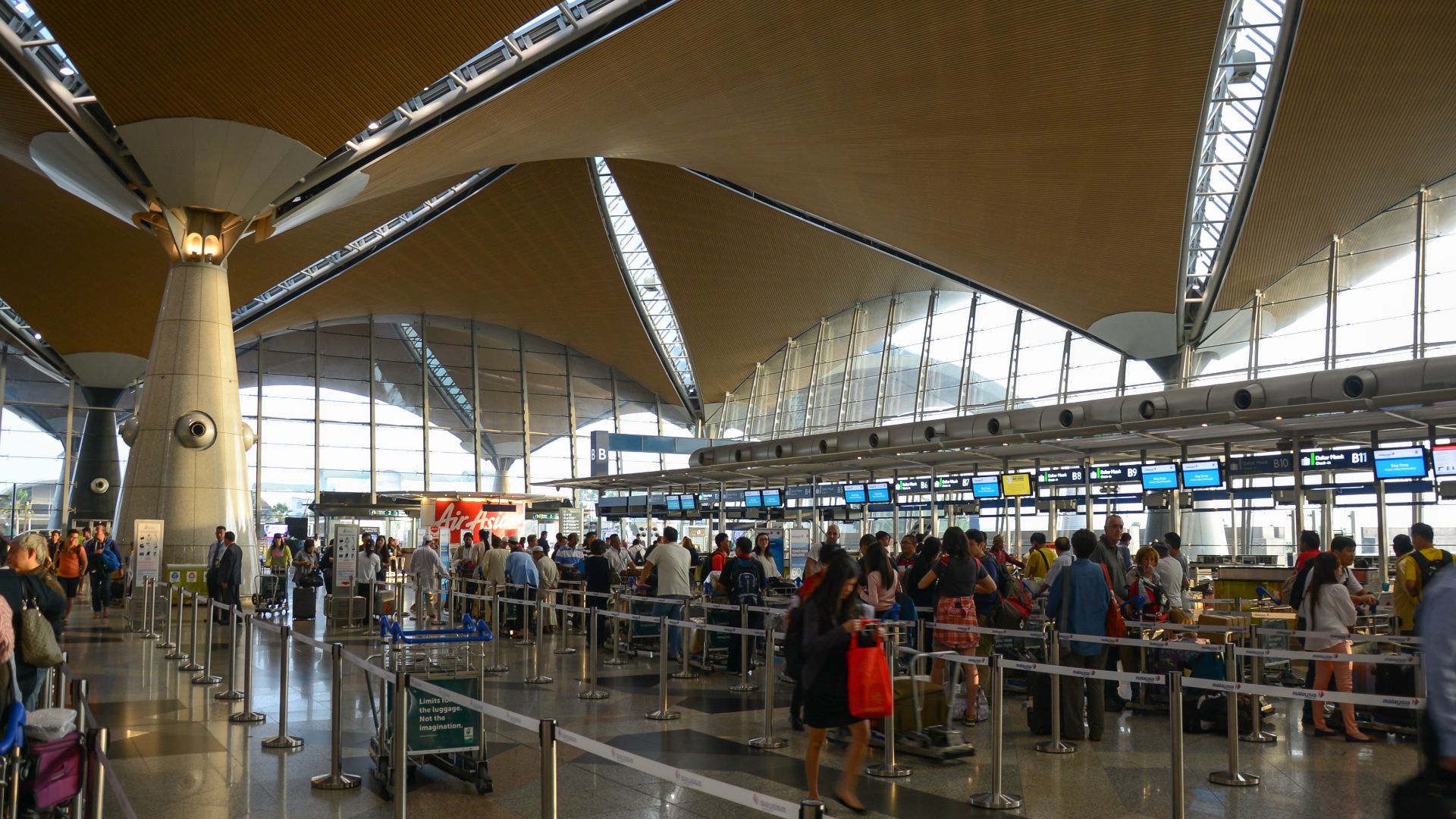 File:Kuala Lumpur International Airport-LR1 (18359874063).jpg