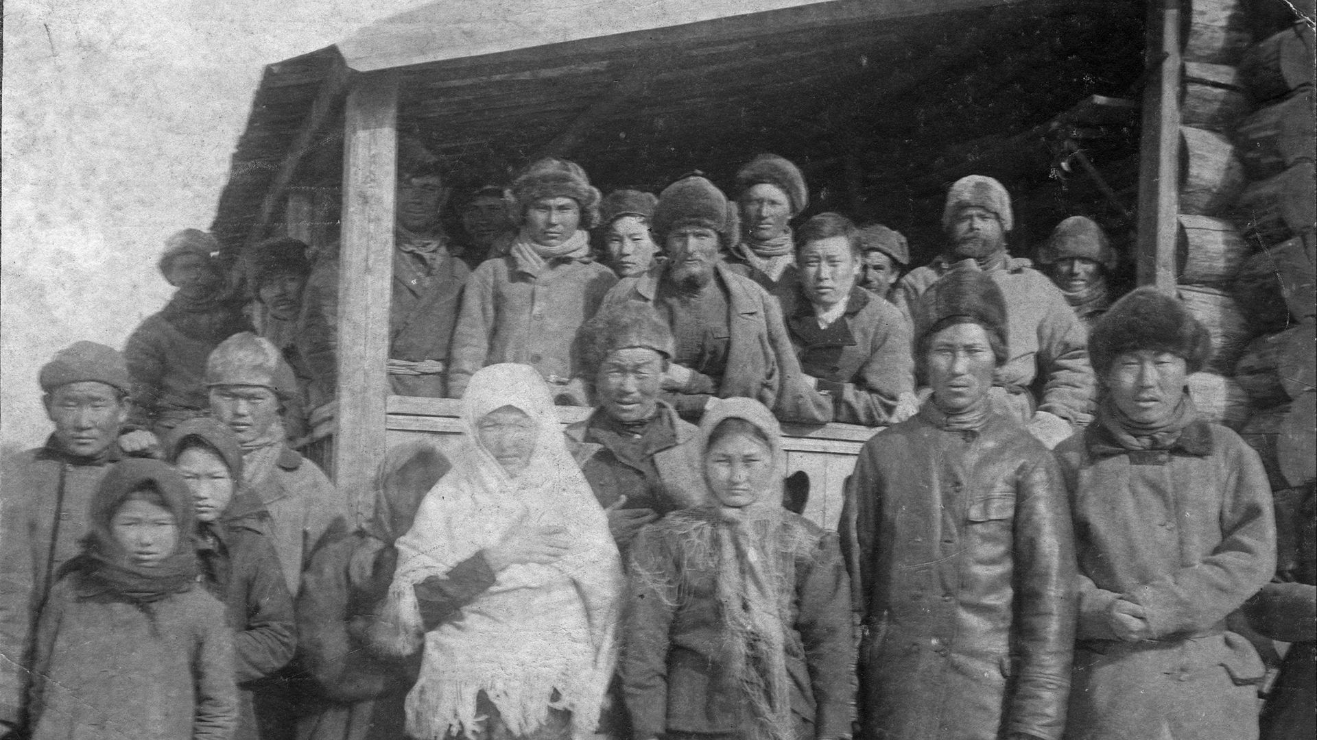 File:Evenk family in the early 1900s.jpg