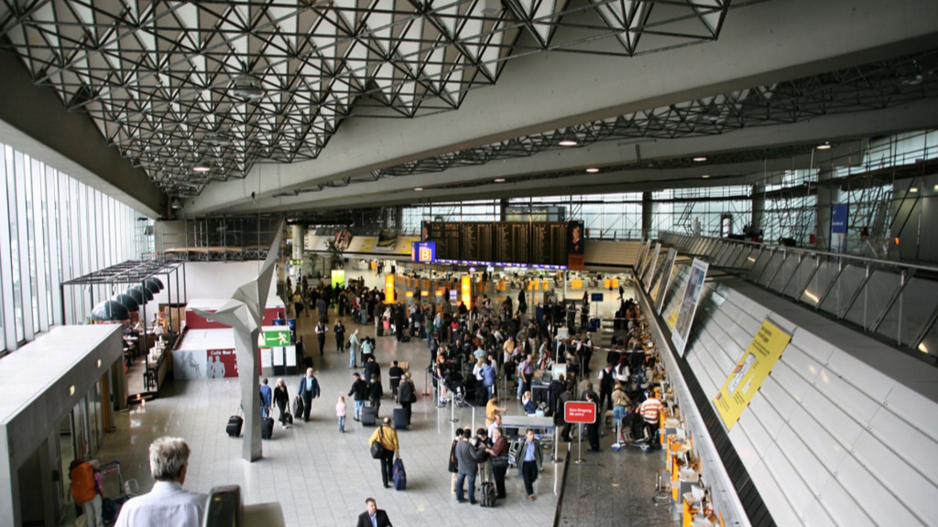 File:Frankfurt International Airport.jpg