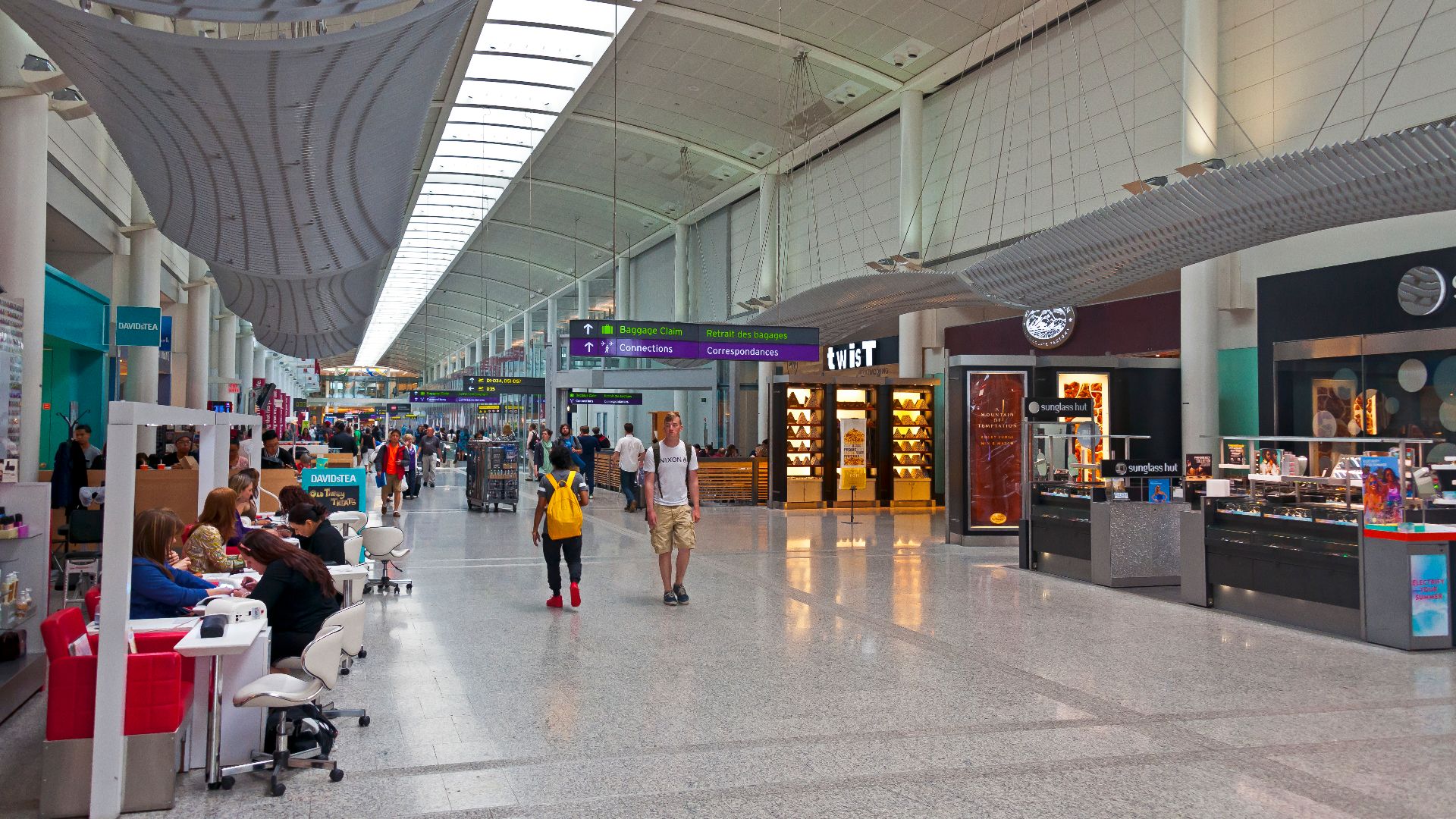 File:Terminal 1, Toronto Pearson International Airport, angled view.jpg