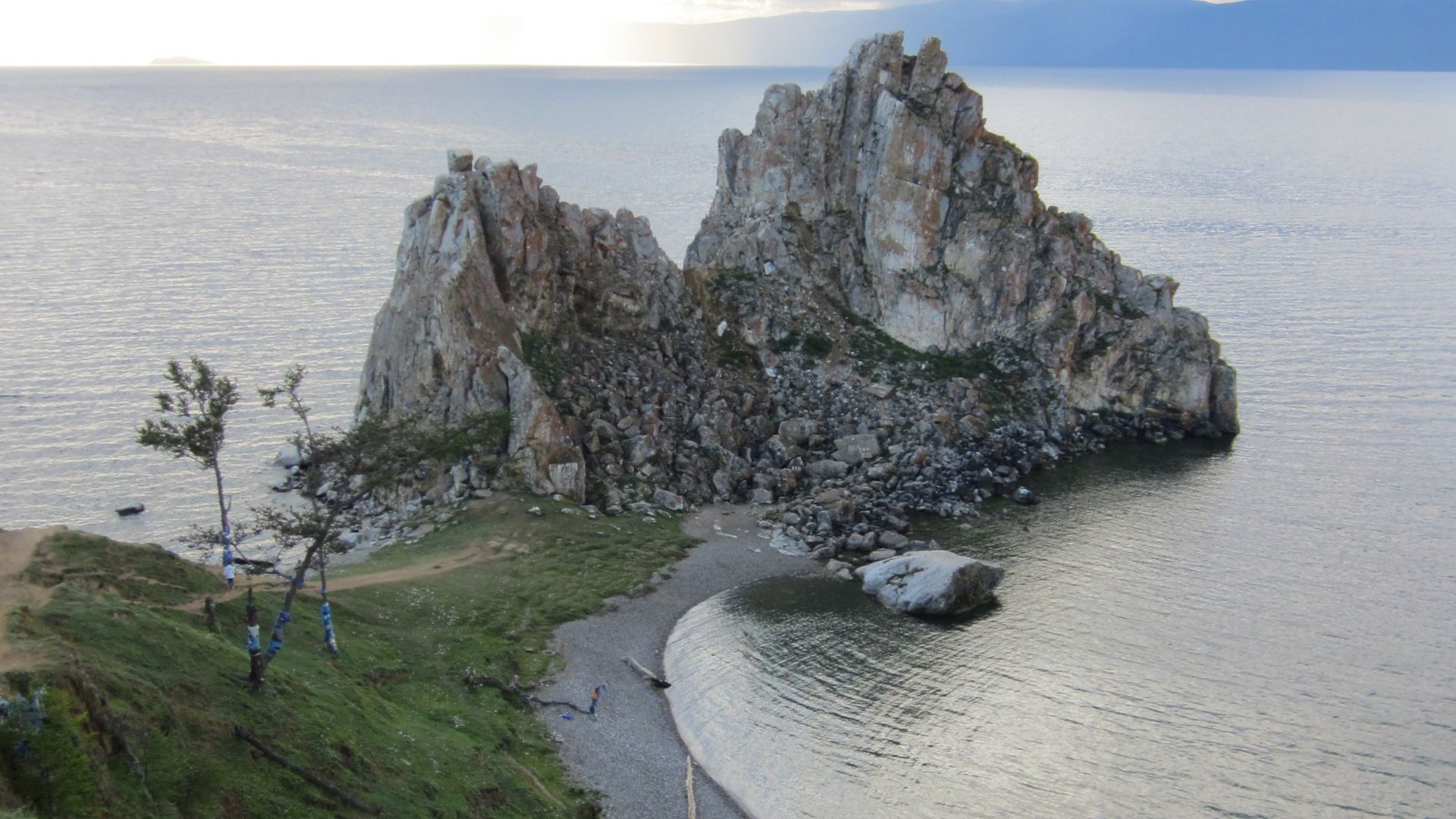 File:Мыс Бурхан вблизи поселка Хужир (Ольхон) 004.jpg