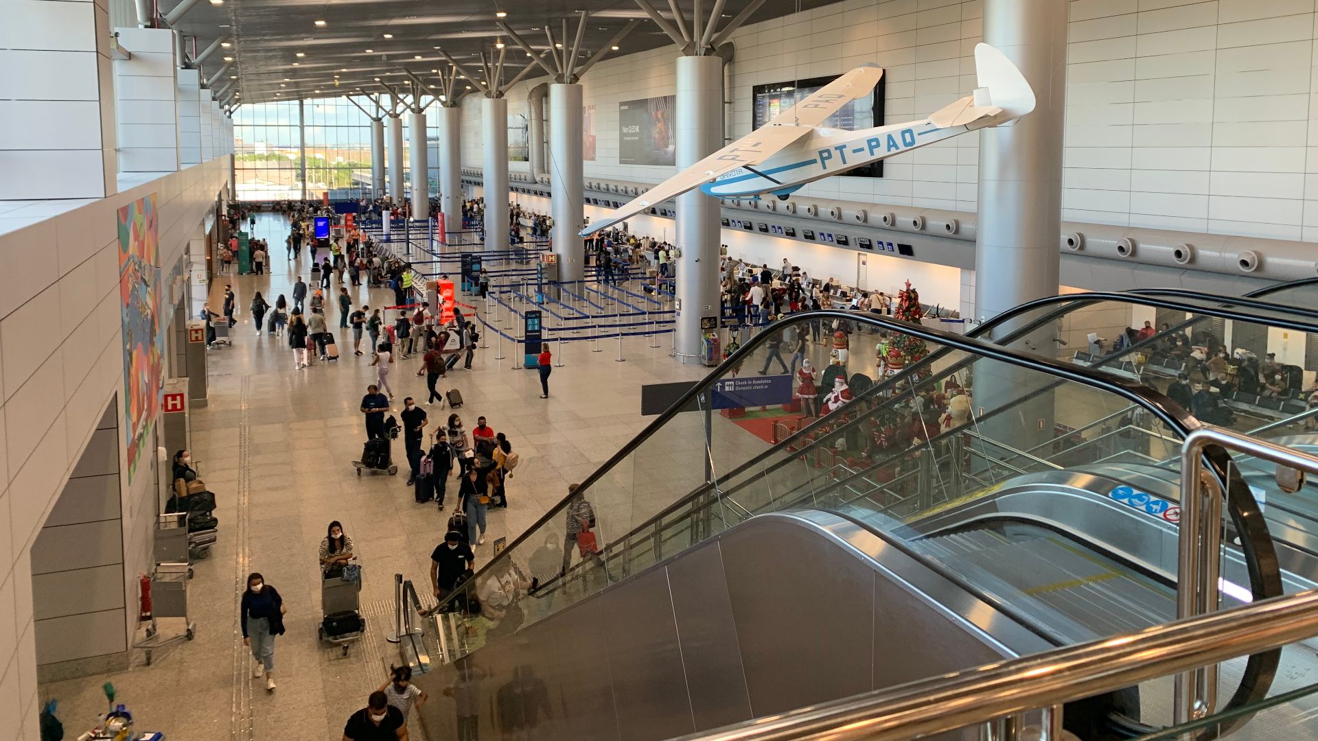 File:Check in area Aeroporto Salgado Filho Porto Aelgre.jpg