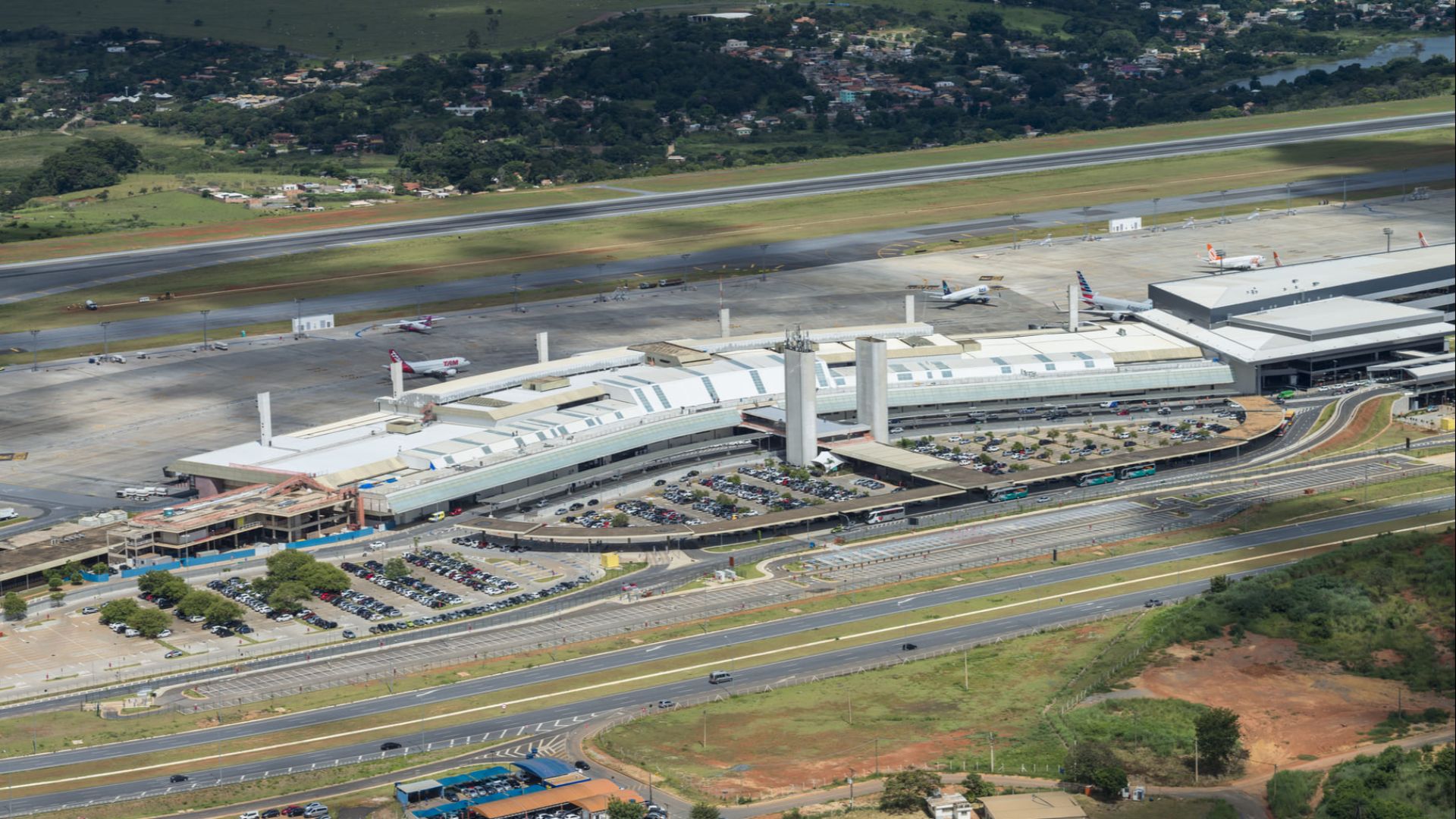 File:1 - Aeroporto Internacional de BH - Foto Aérea.jpg