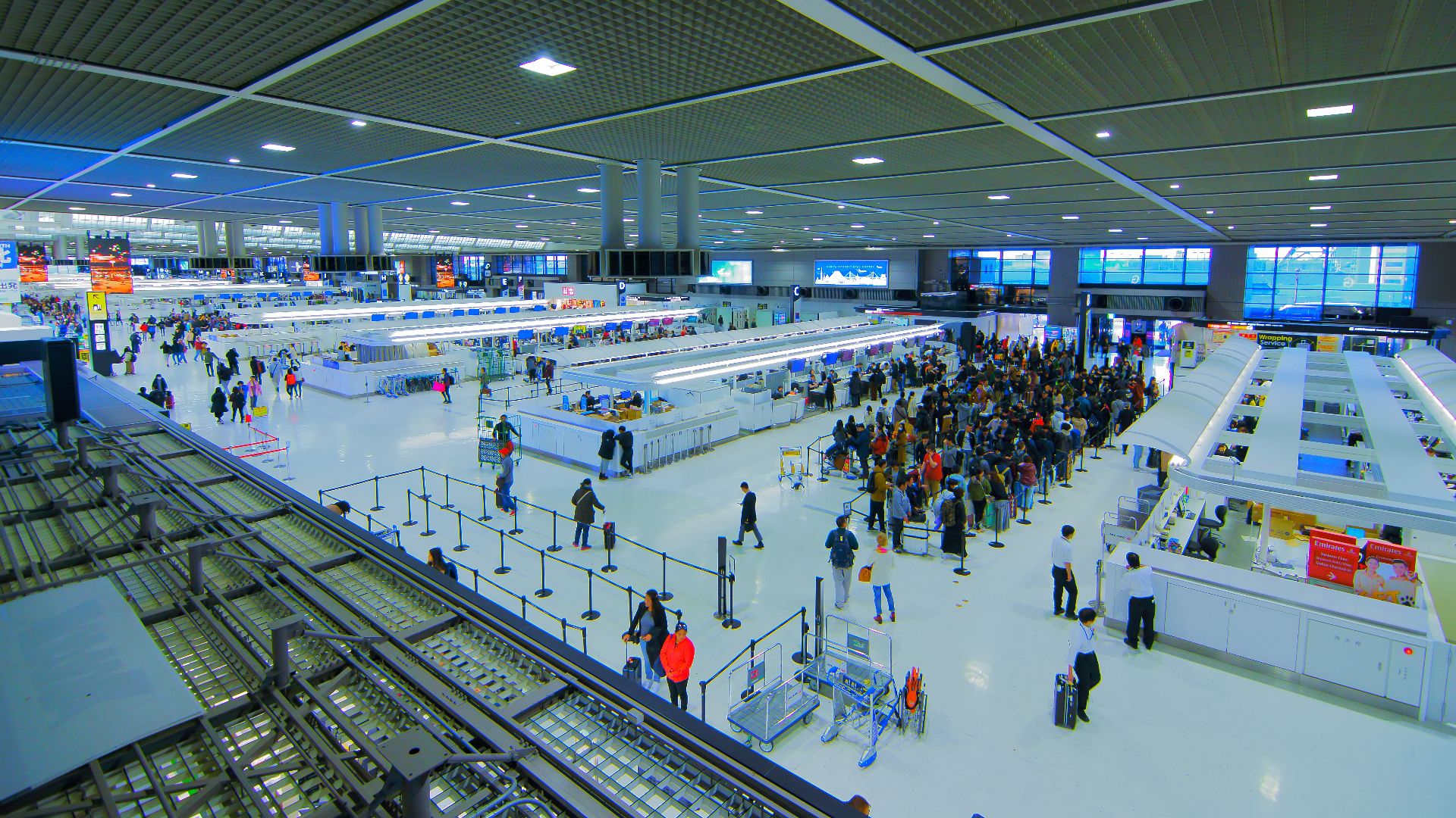 File:Departure lobby of Tokyo-Narita Airport Terminal 2.JPG