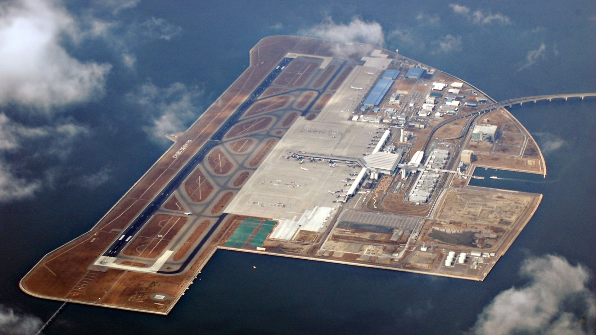 File:Aerial photograph of Chubu International Airport at Nagoya (2226955870).jpg