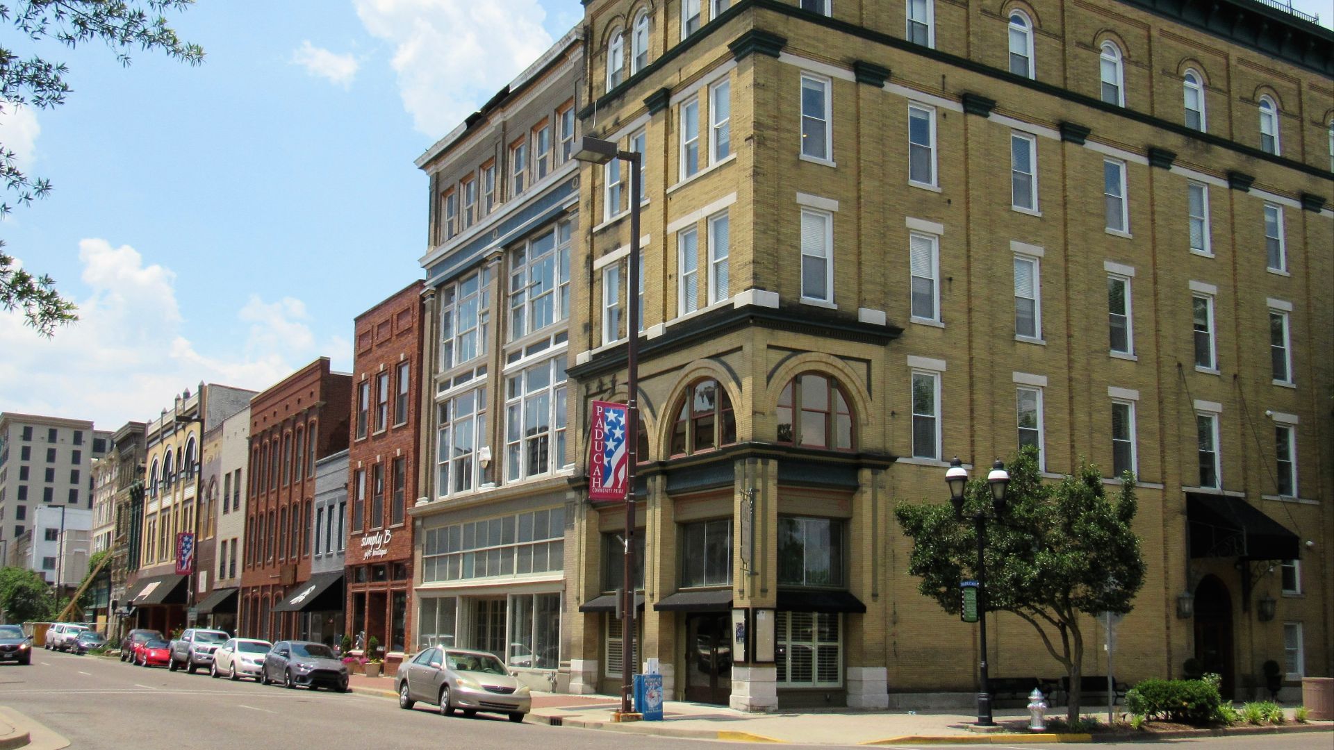 File:Broadway - Paducah, Kentucky.jpg