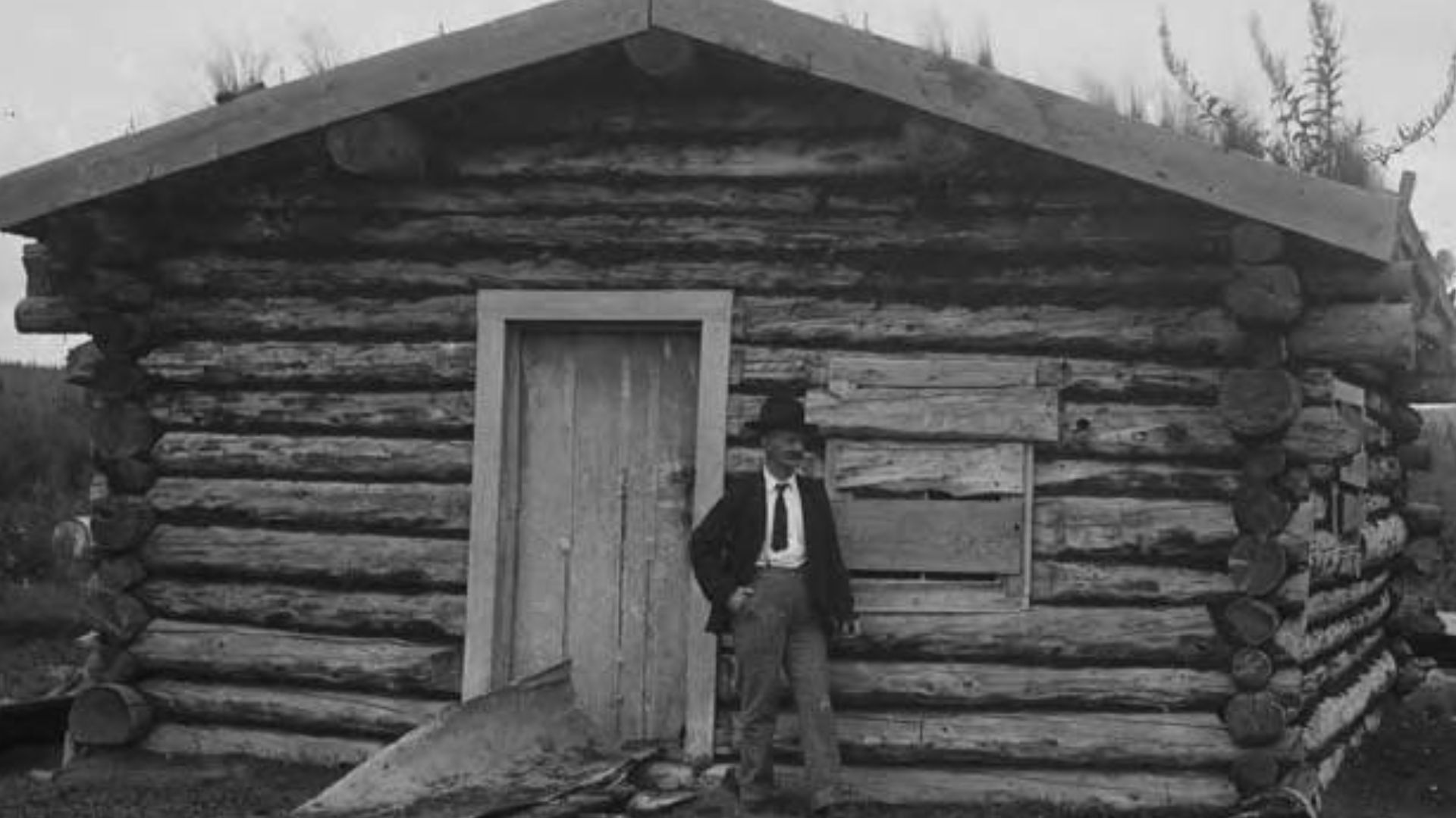 File:Man standing in front of a log cabin, circa 1890-1900 (AL+CA 4236).jpg