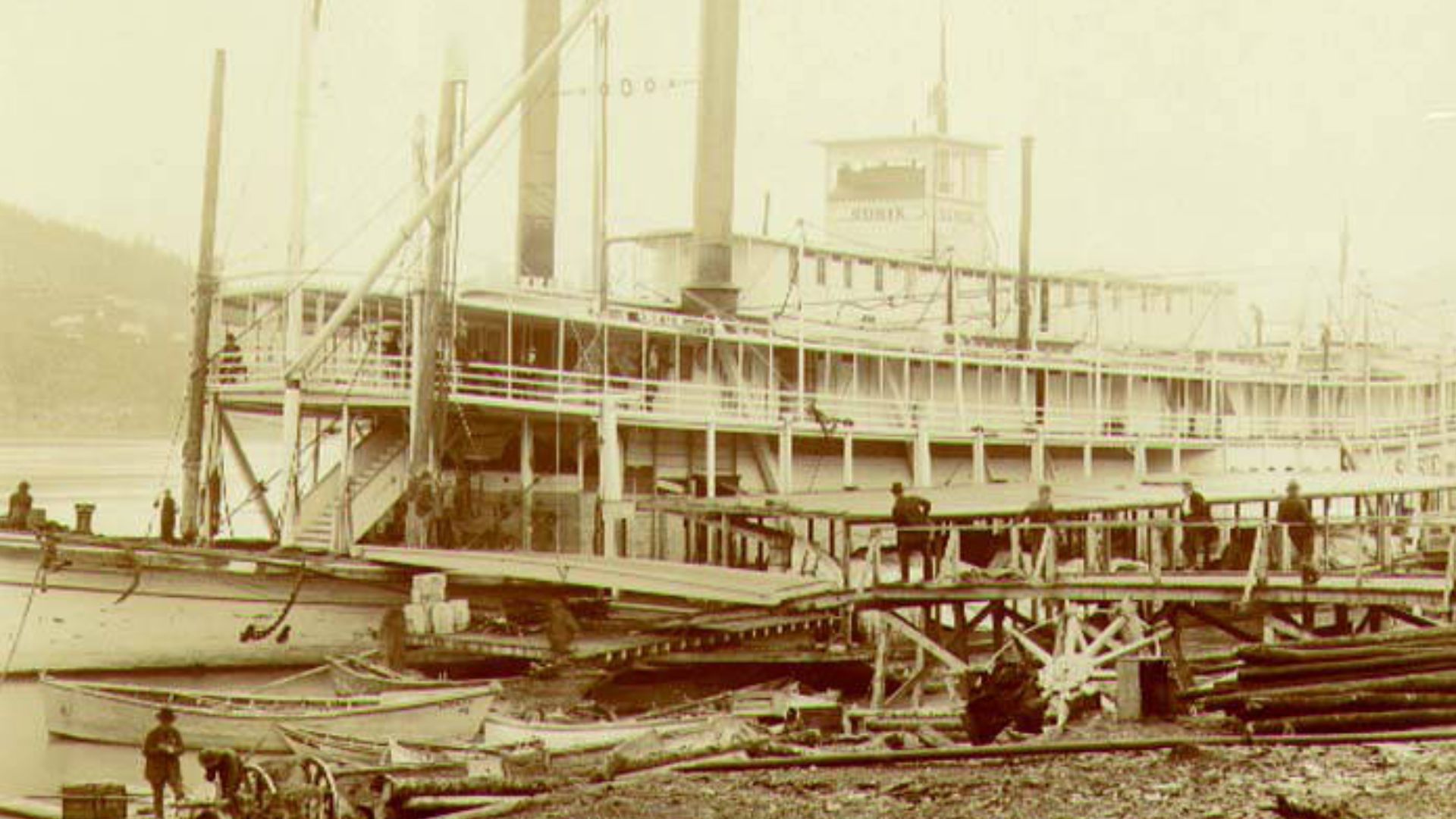 File:Steamboat SUSIE at dock, Dawson, Yukon Territory, 1899 (MEED 47).jpg