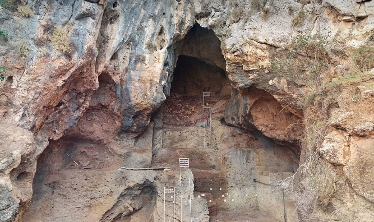  Tabun Cave 