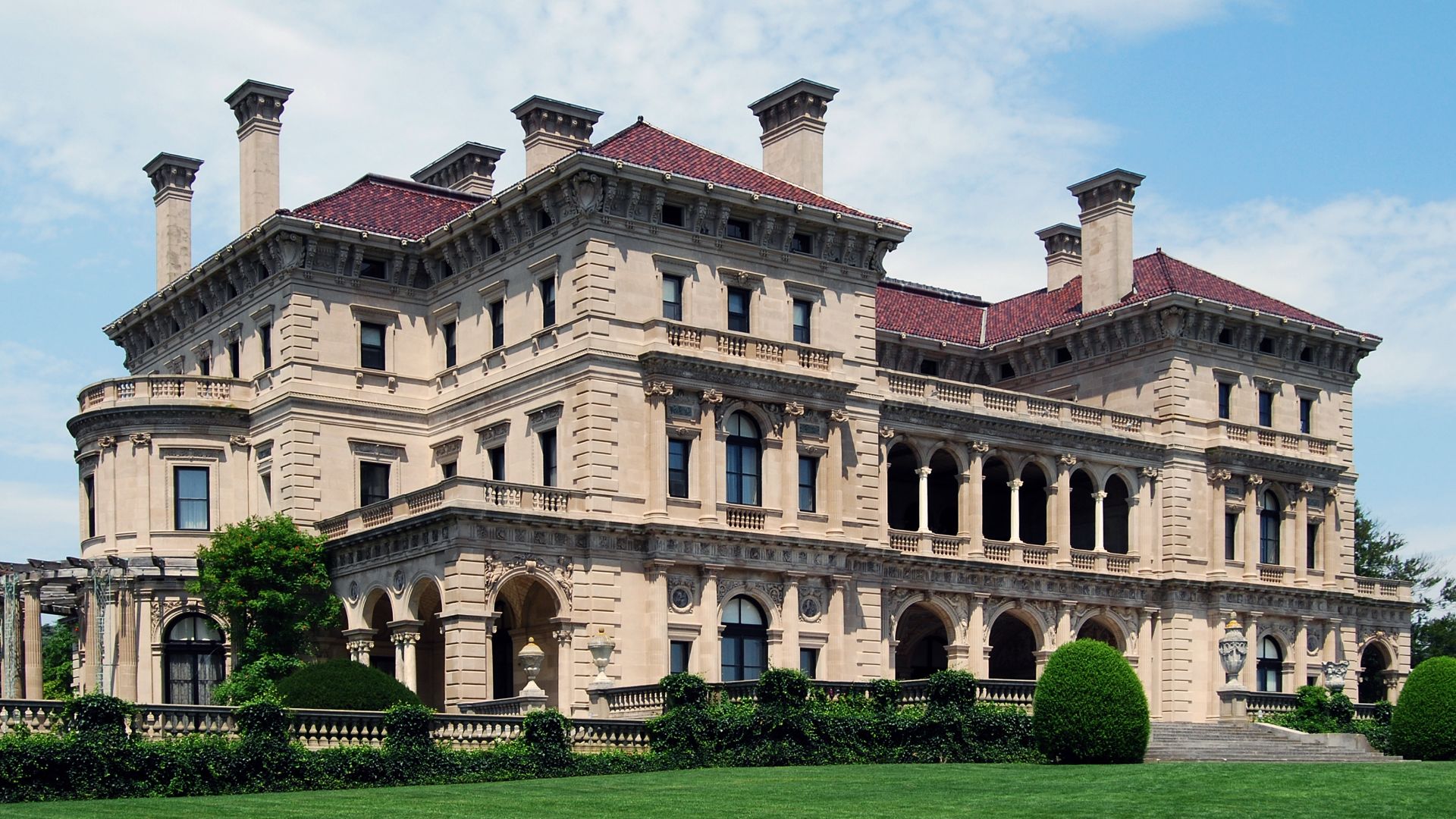 File:The Breakers Newport.jpg