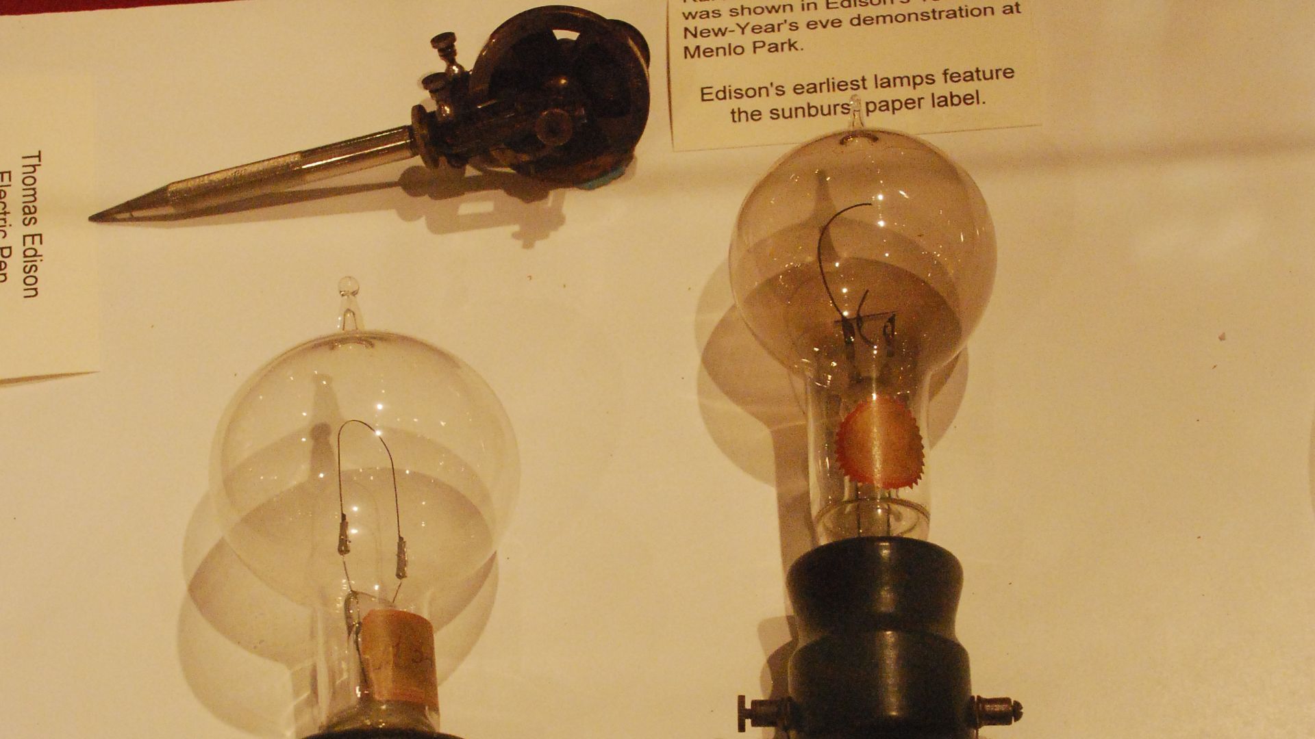 File:Thomas Edison Lightbulbs 1879-1880.jpg