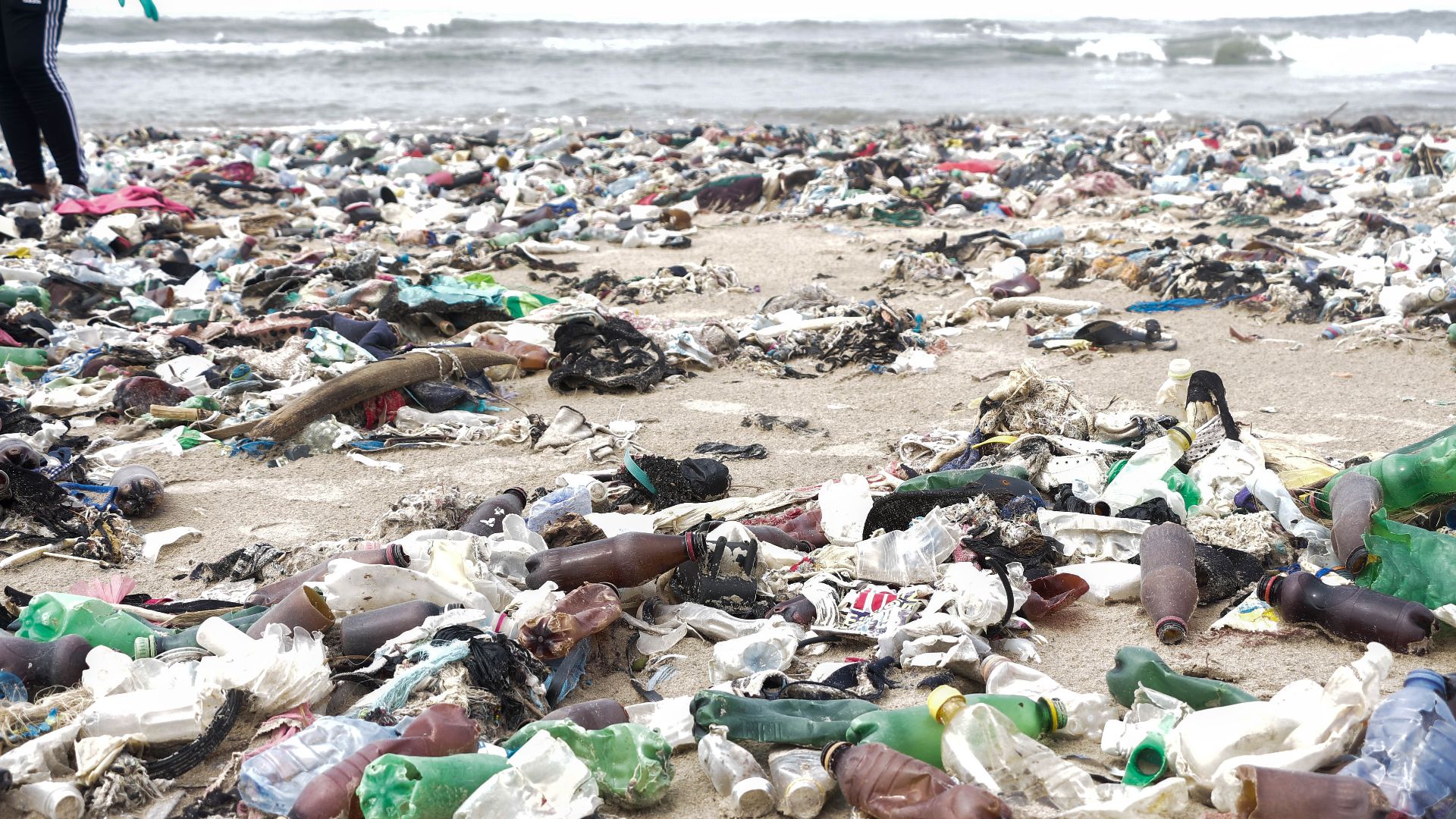 File:Beach plastic waste 4.jpg
