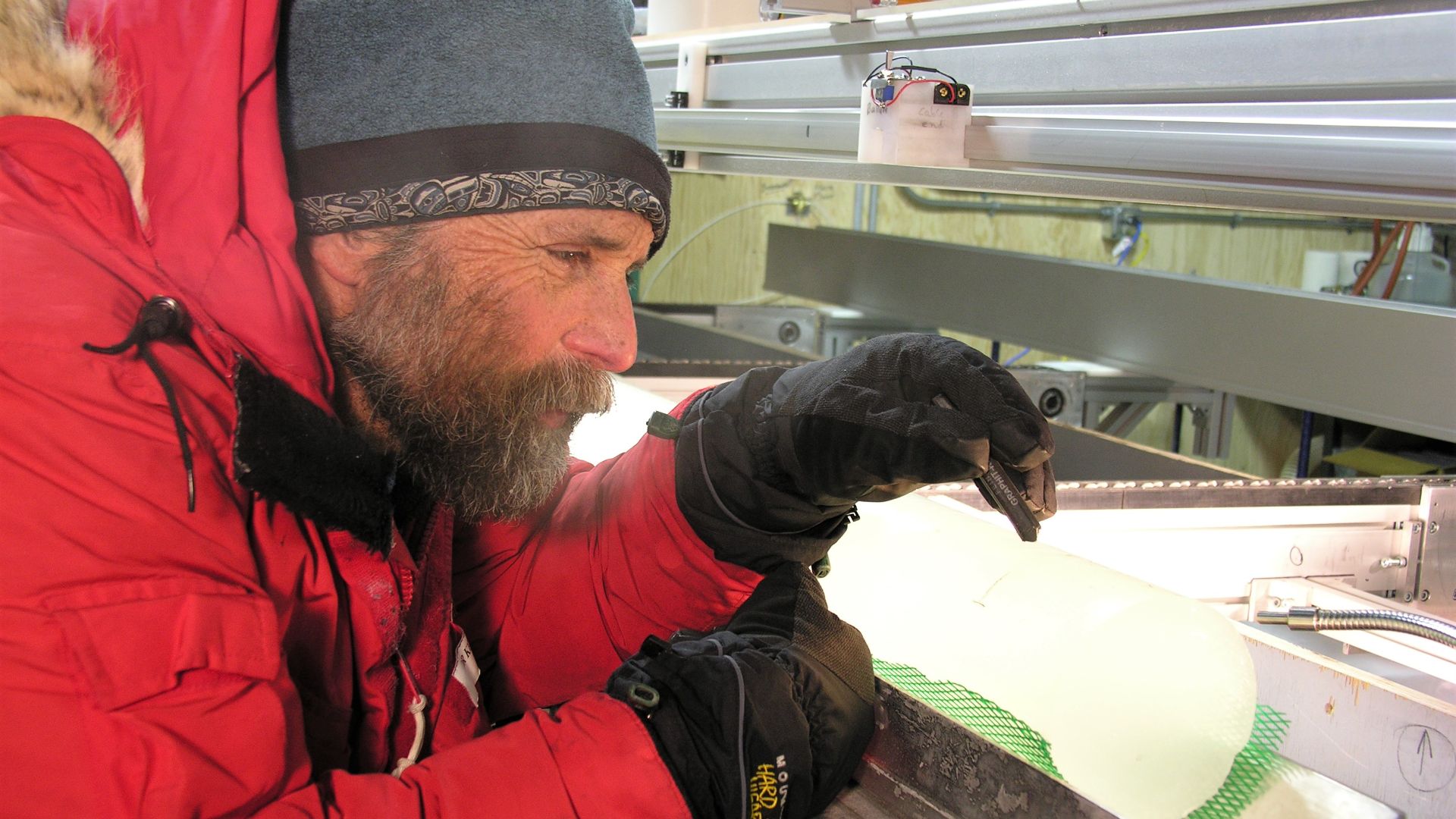 File:Scientist examines an ice core.jpg