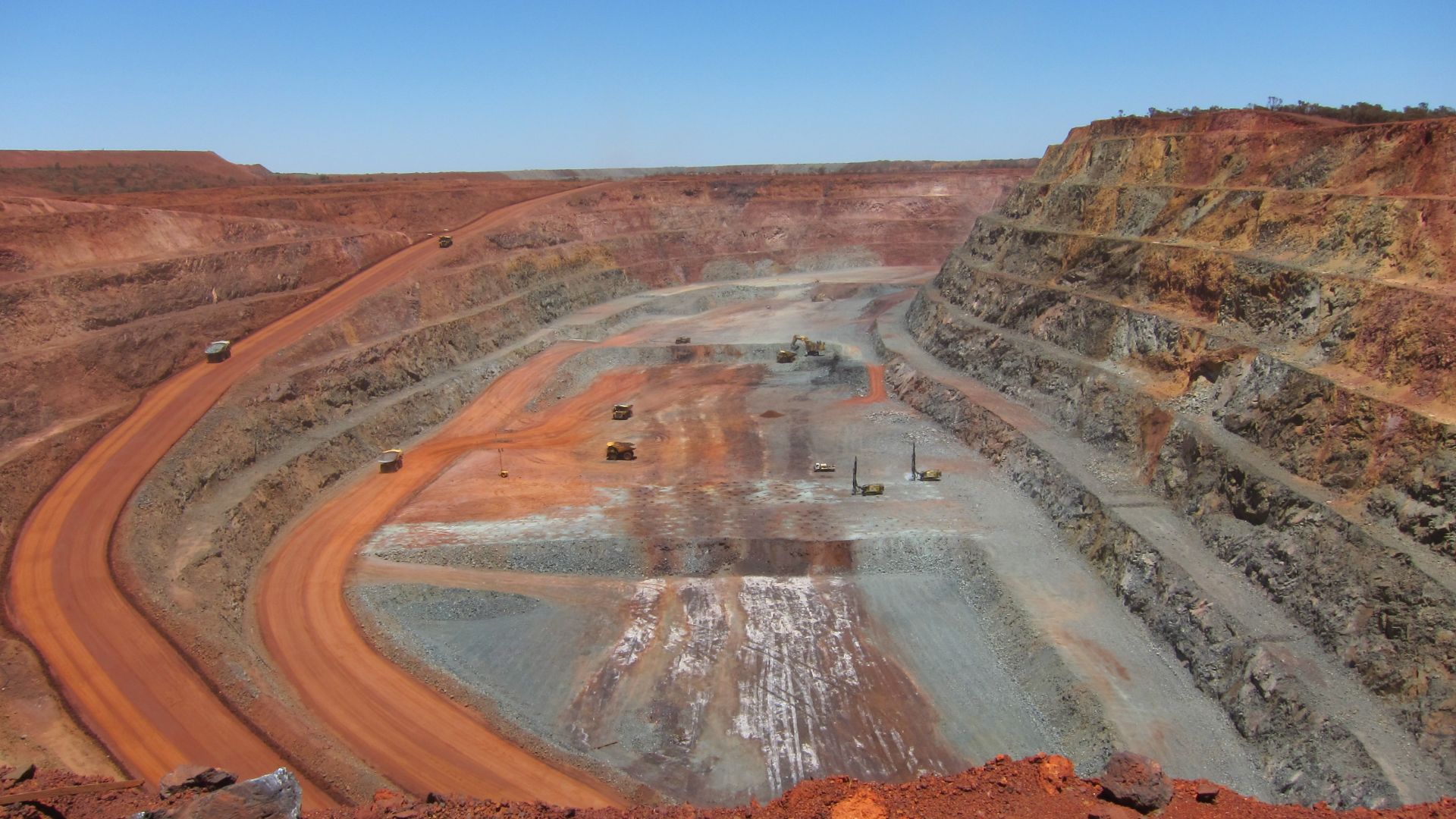 File:Open pit mining - panoramio.jpg