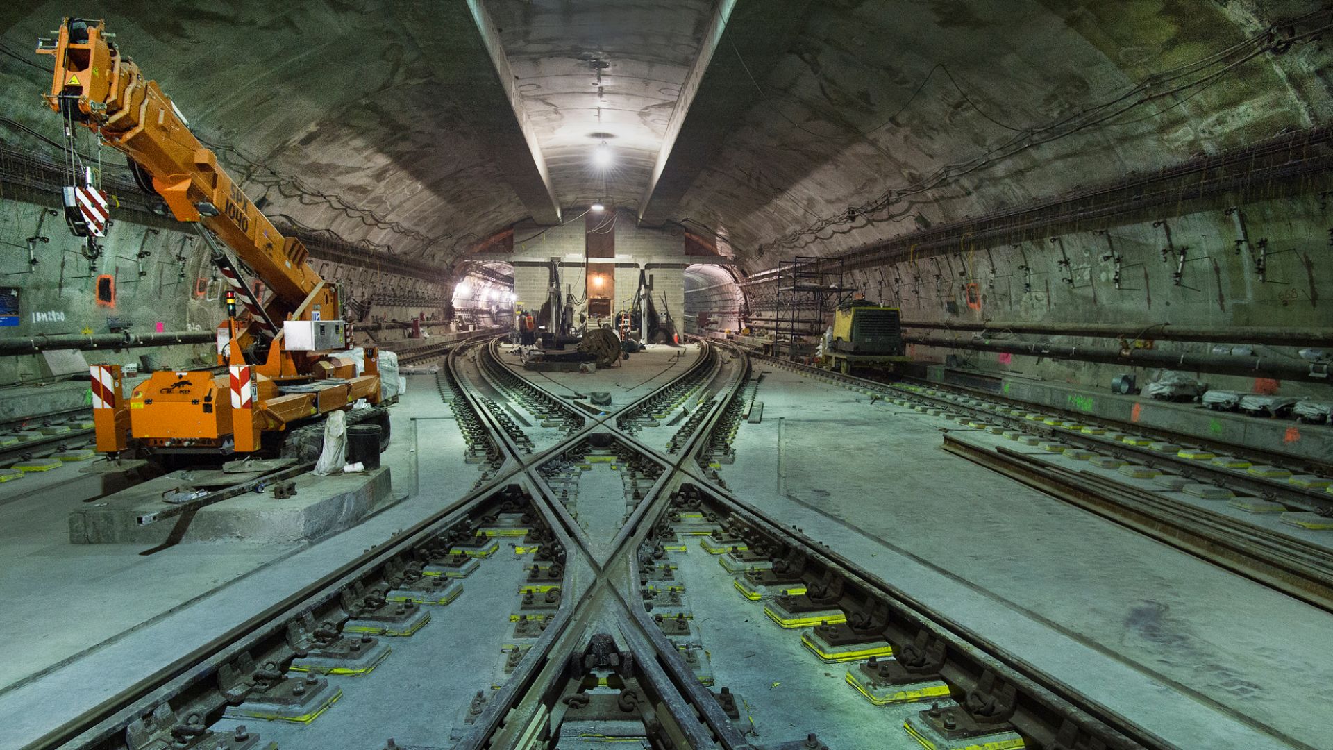 File:7 Subway Extension diamond crossover at 34th St.jpg