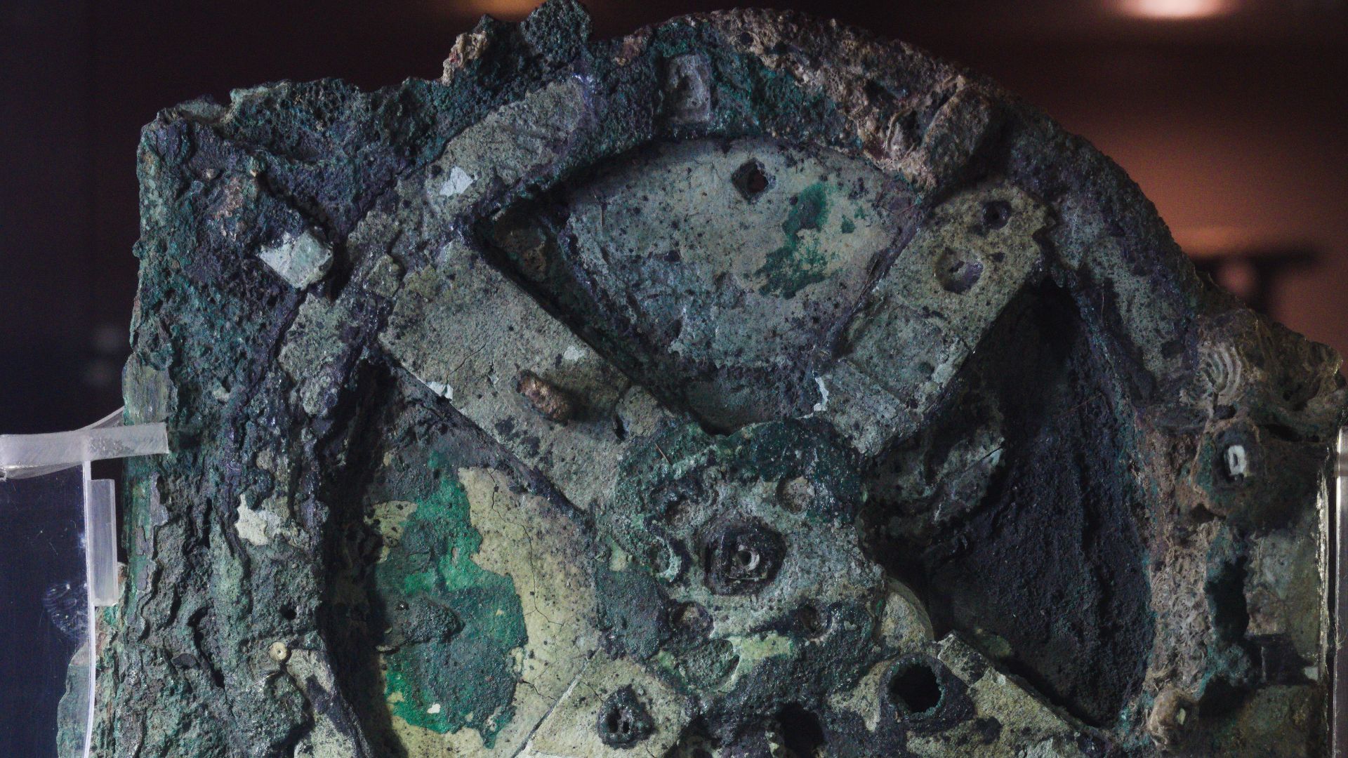 File:Antikythera Fragment A (Front).webp