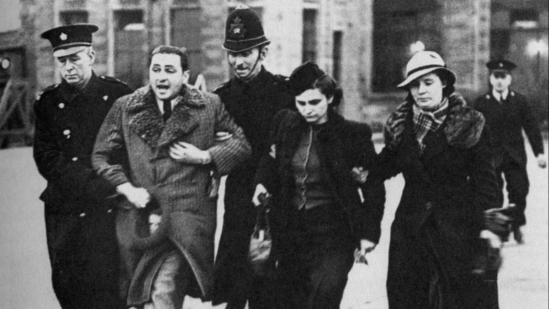 File:Jewish refugees at Croydon airport 1939.jpg