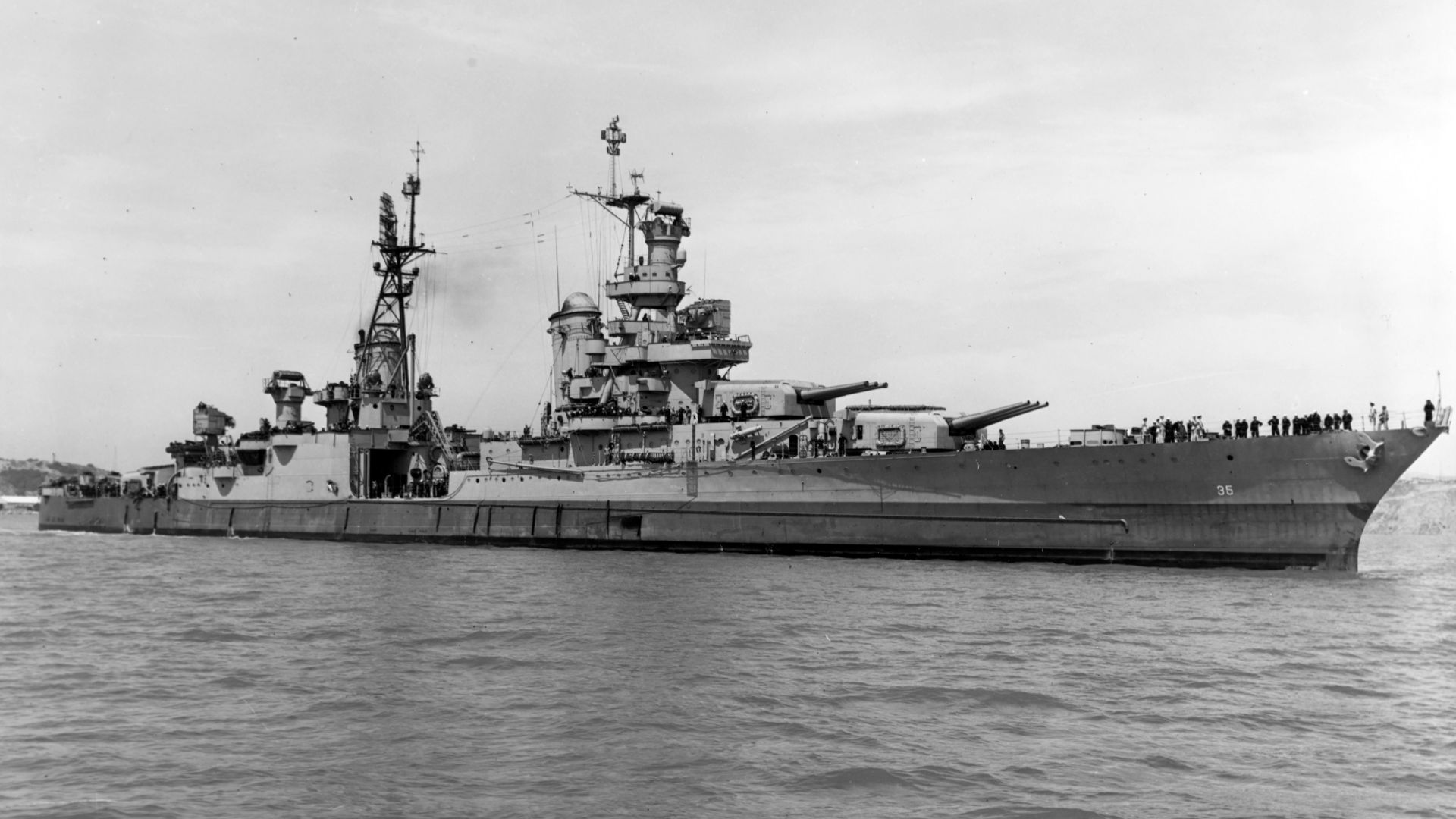 File:USS Indianapolis (CA-35) off the Mare Island Naval Shipyard on 10 July 1945 (19-N-86911).jpg