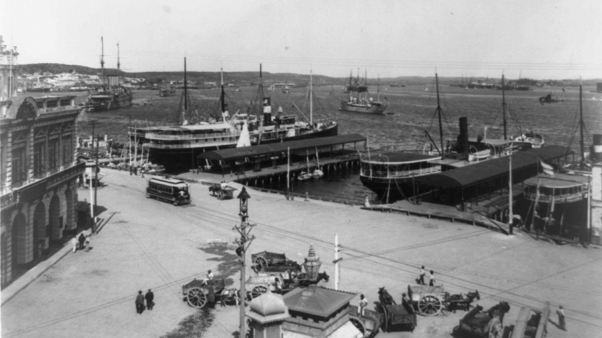 File:Harbor and Muelle Lus, Havana, Cuba LCCN93514455.jpg