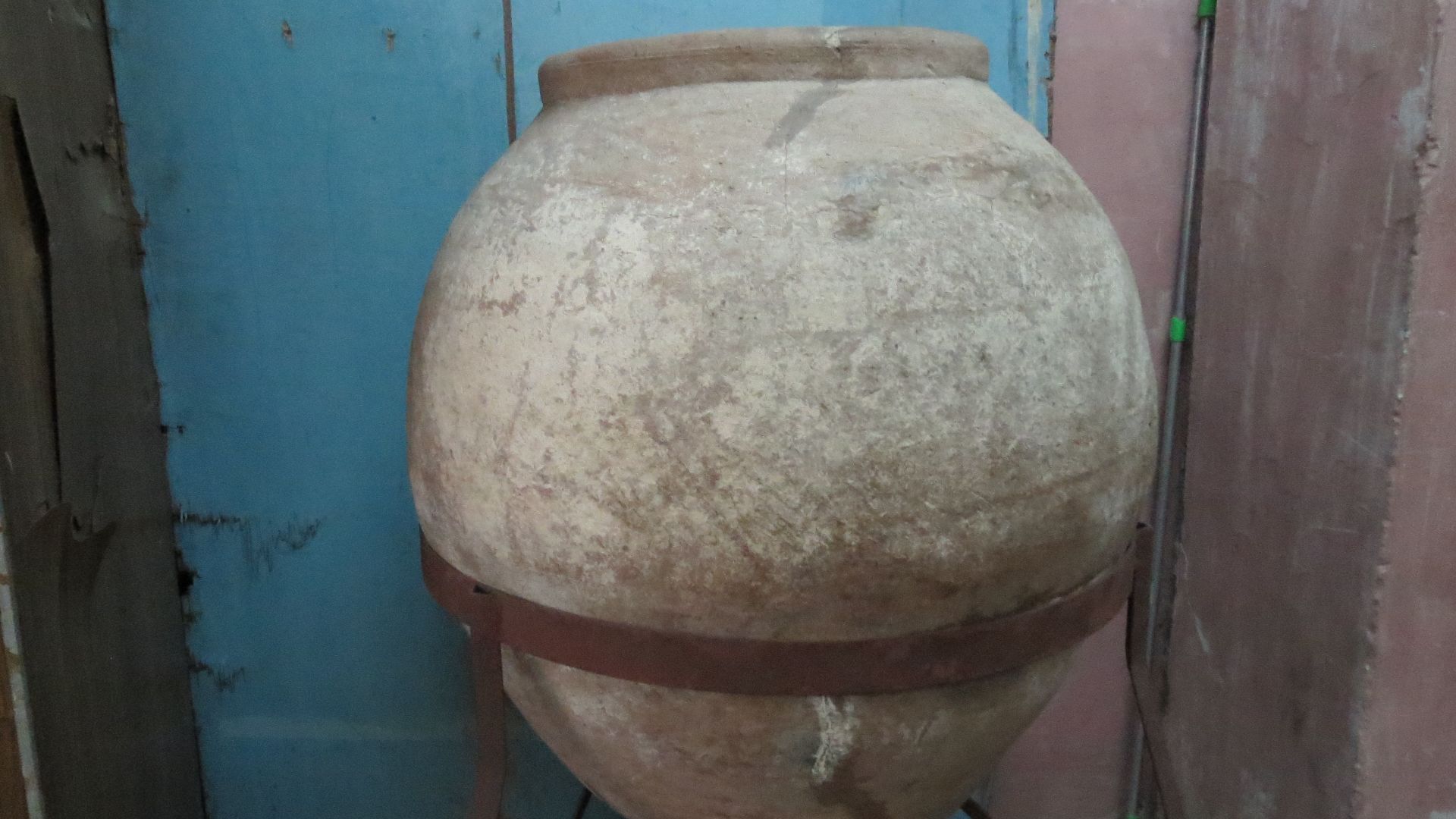File:Burial urn.jpg