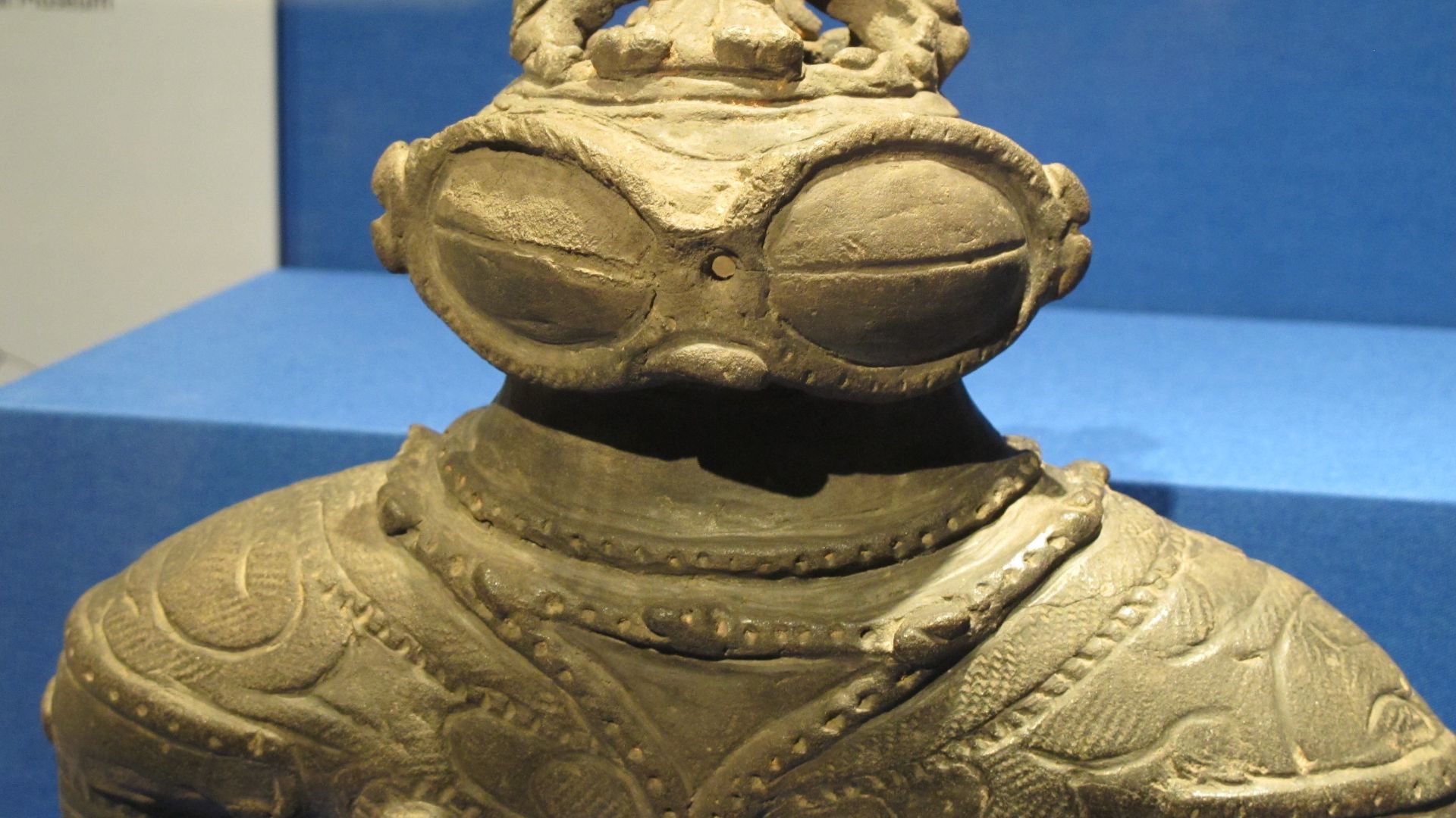 File:Dogu jomon period japan.jpg
