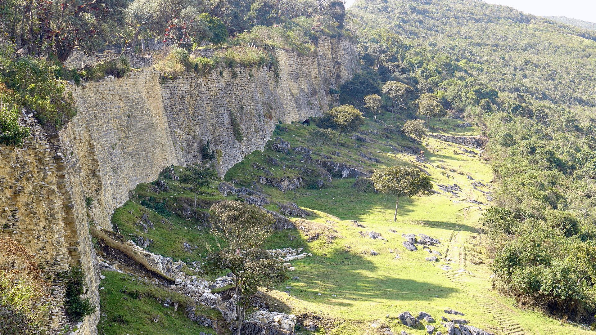 File:Kuelap - Août 2007 - 05.jpg