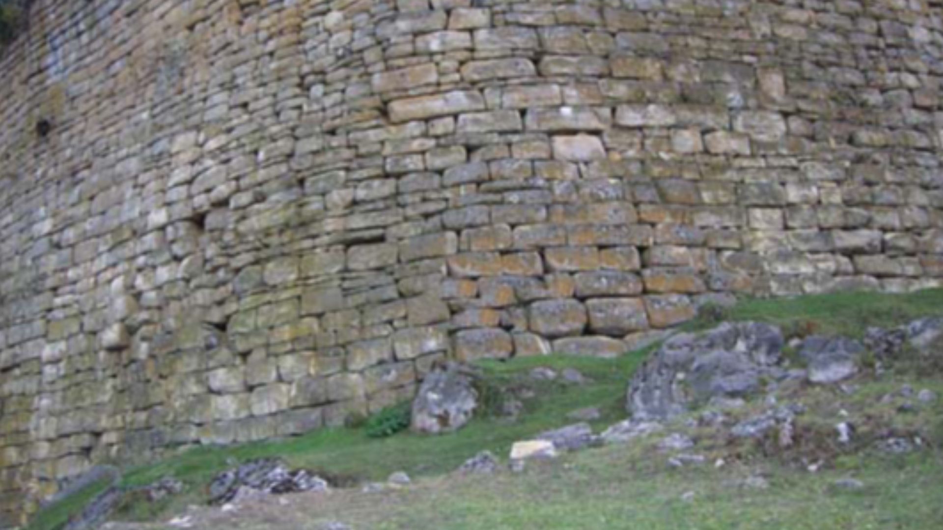 File:Fortress wall of Kuelap.jpg