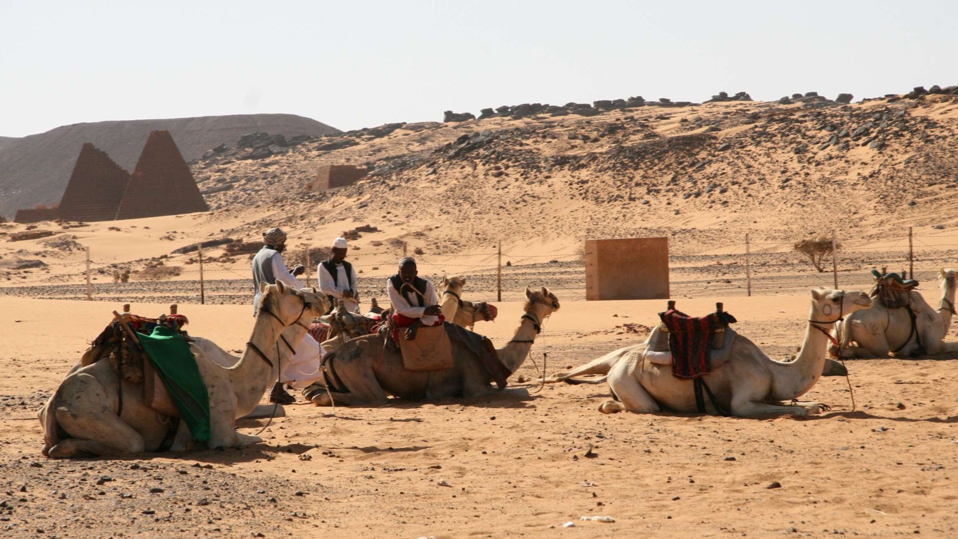 File:Sudan-Darfur2008- piramidi- contesto- COSV (3).jpg