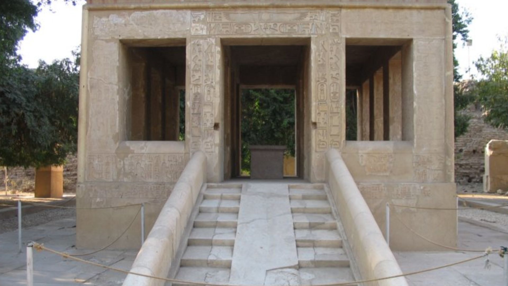 File:Chapelle blanche Karnak.jpg