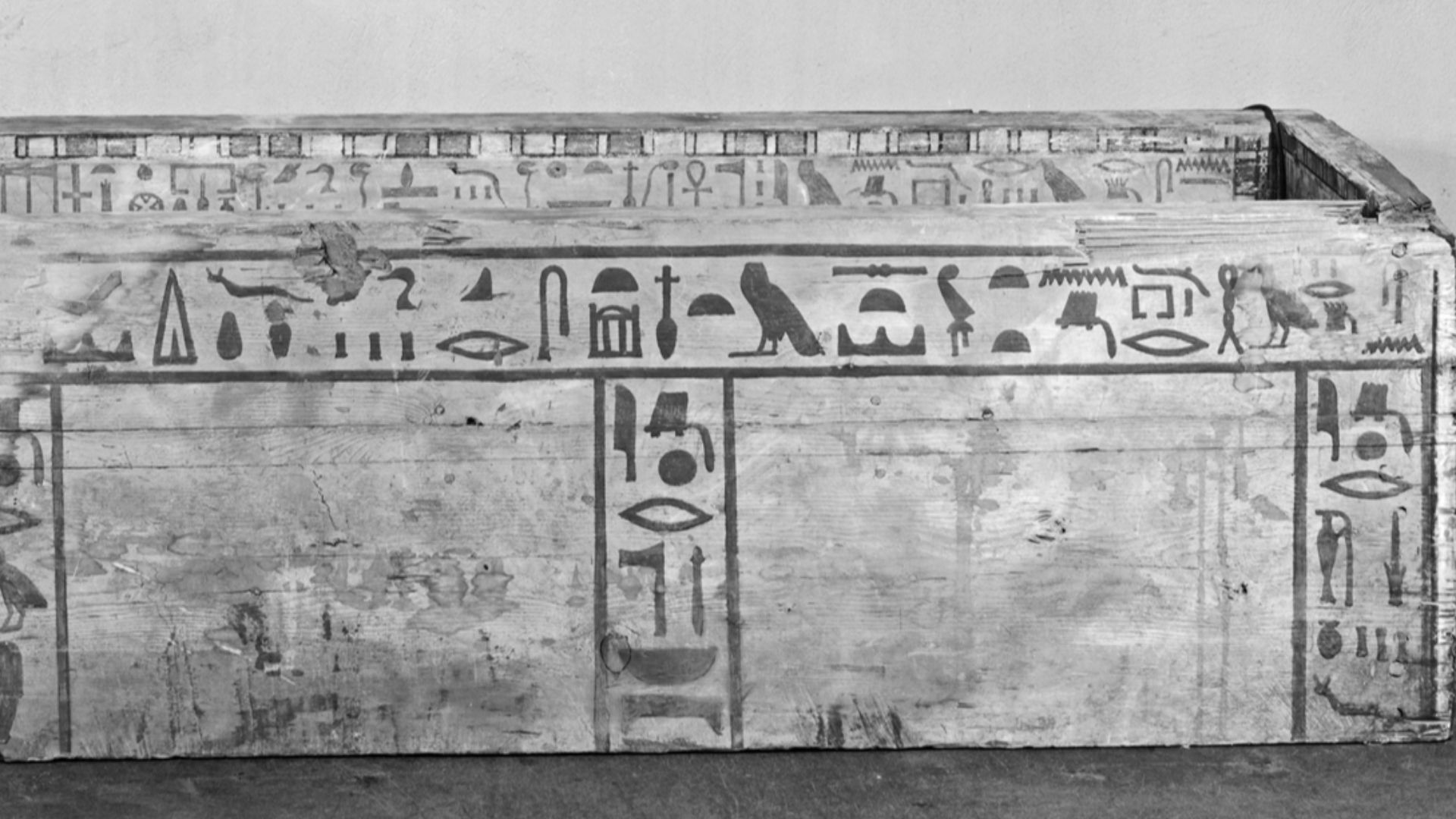 File:Egyptian - Coffin of Rehu-er-djer-sen - Walters 625 - Profile.jpg