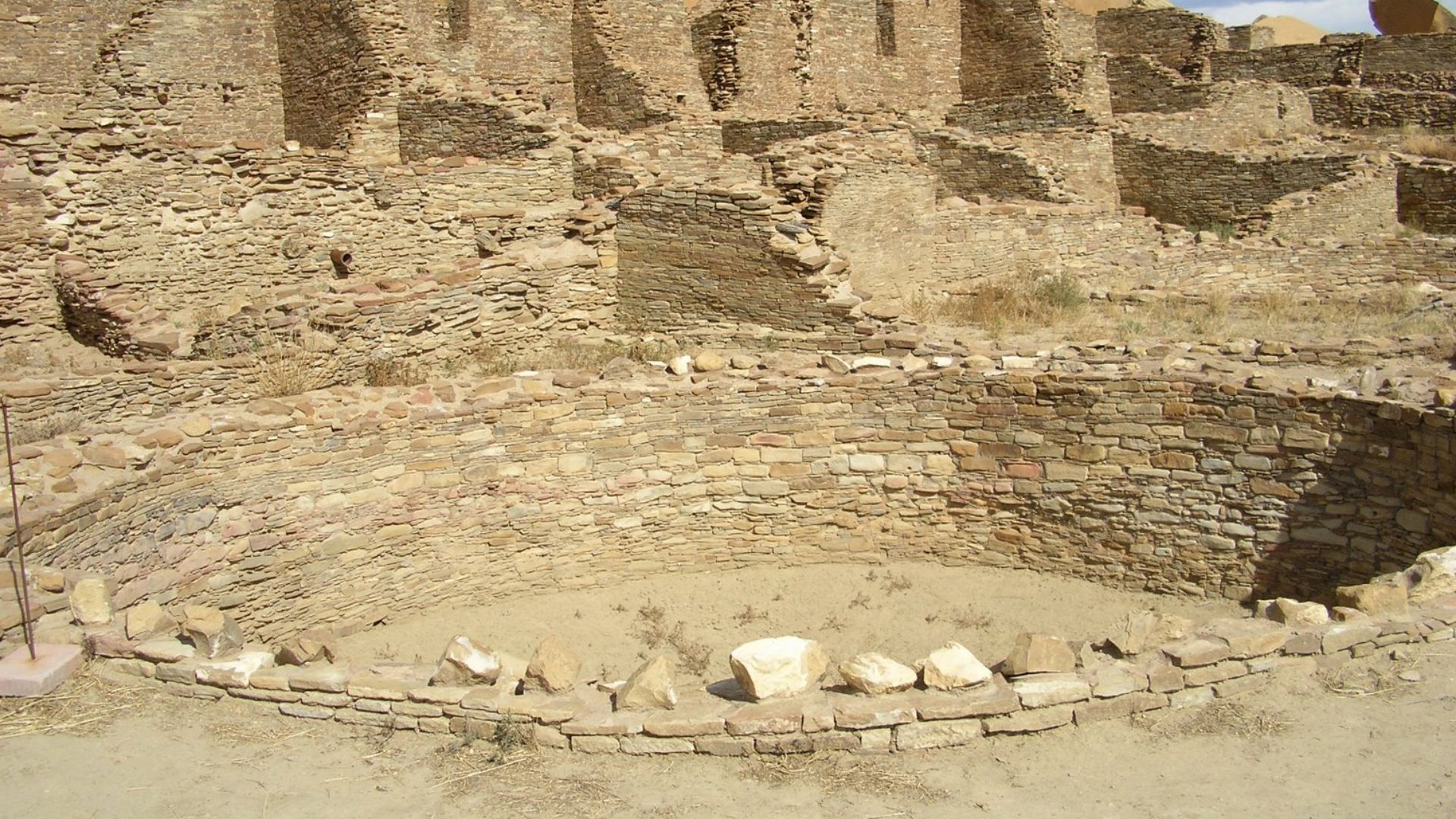 File:Chaco Canyon - Pueblo Bonito kiva and ruins.JPG