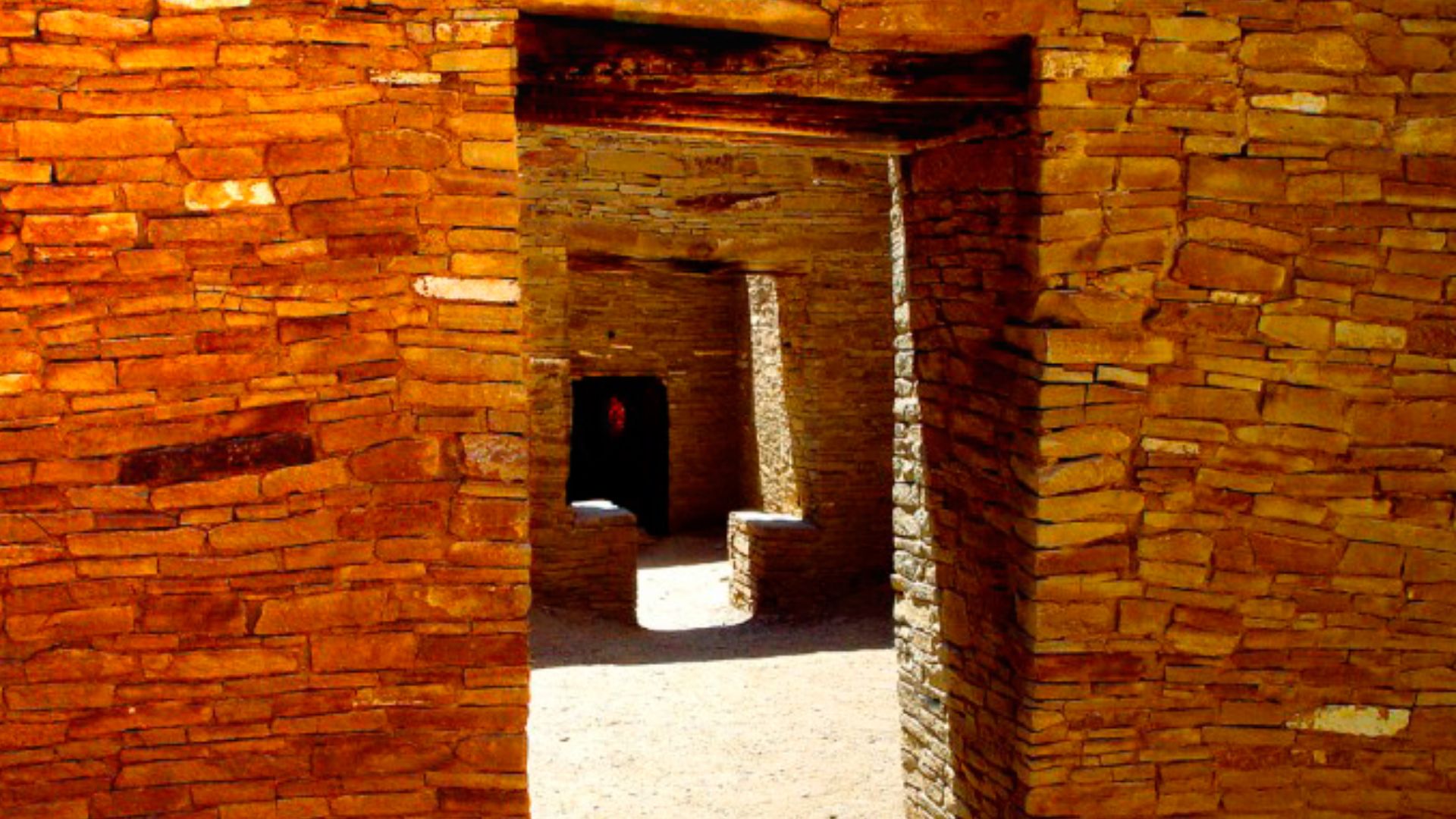 File:Pueblo-Bonito,-Interior.jpg