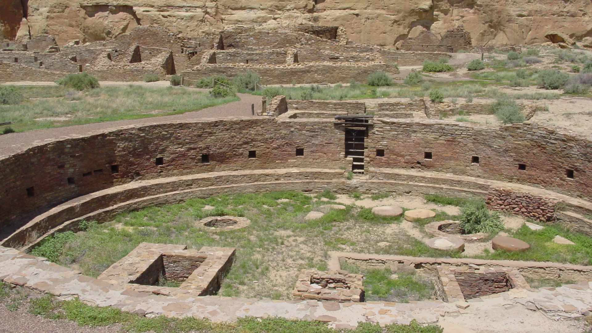 File:Chaco Canyon Chetro Ketl great kiva plaza NPS.jpg
