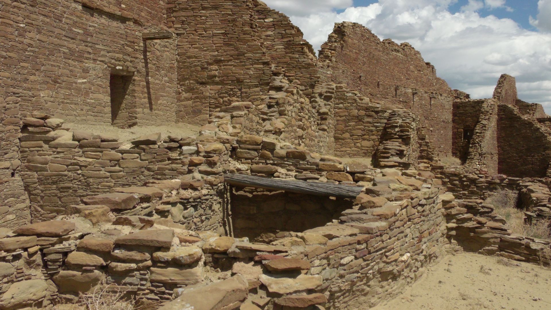 File:Chaco Culture Pueblo Ruins.JPG