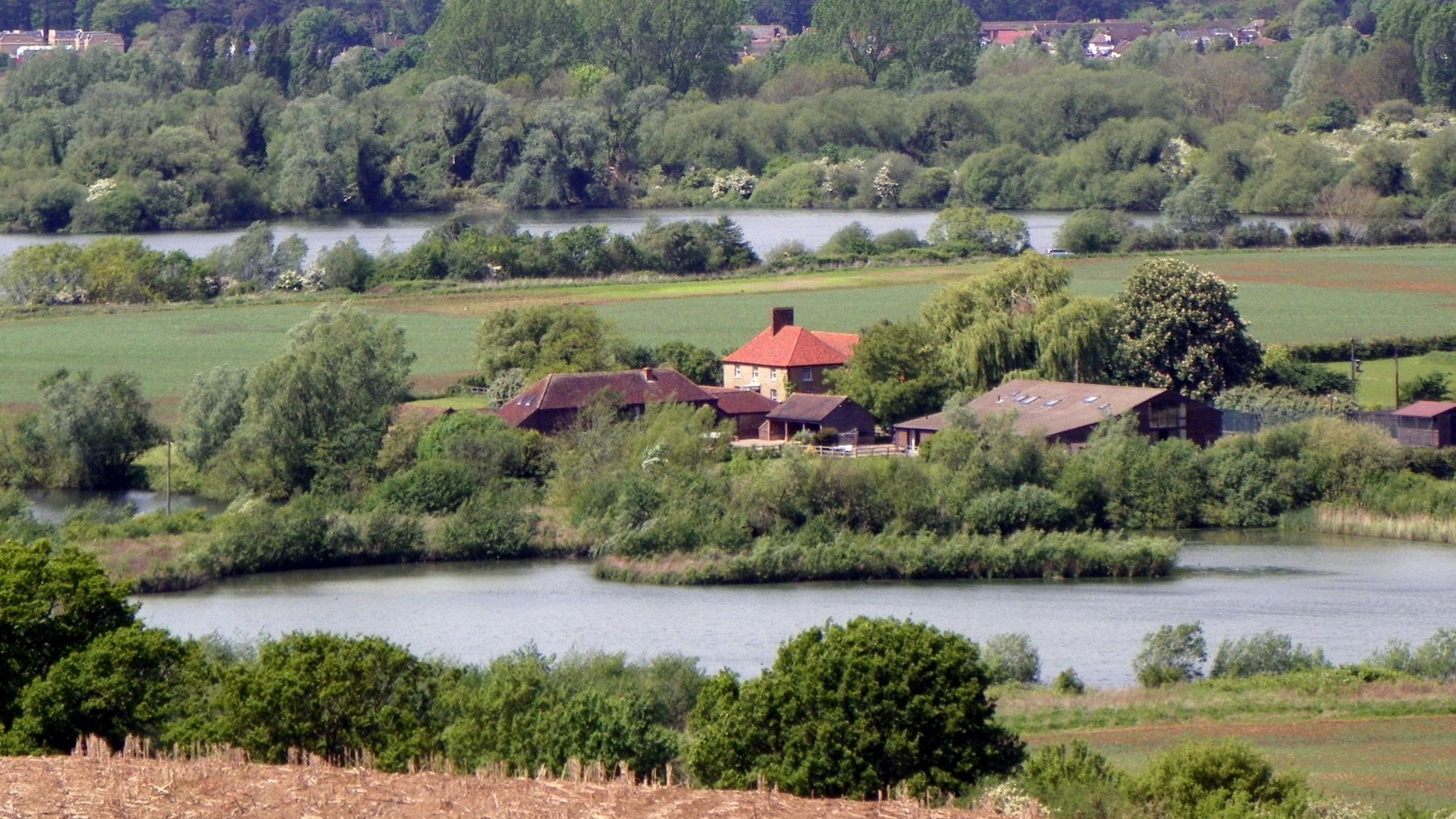 File:GOC Cheshunt & Lee Valley 105 View (17005186634).jpg
