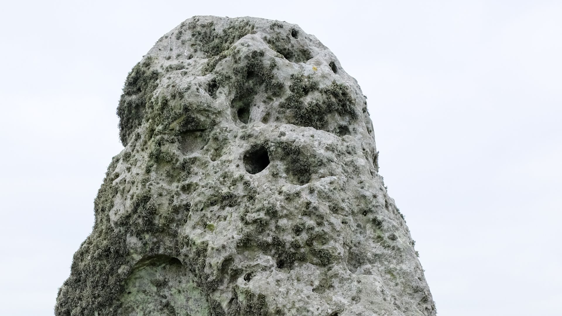 File:Stonehenge Heel Stone.jpg