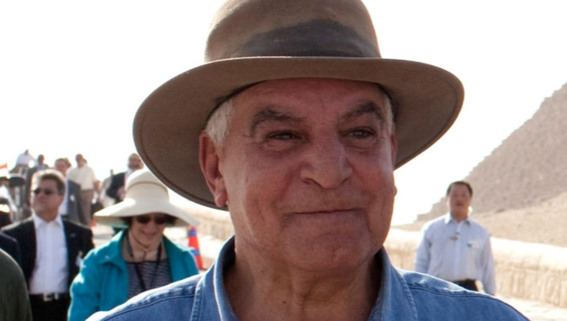 File:Hawass.jpg