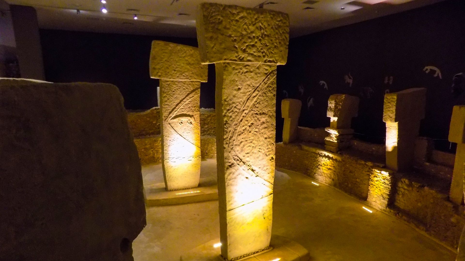File:Şanlıurfa Müzesi Göbeklitepe D Tapınağı (3).jpg