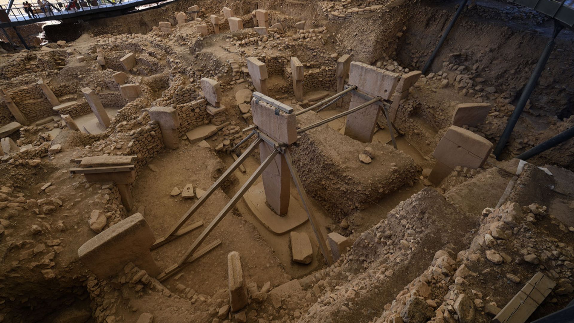 File:Göbeklitepe Building D 5351.jpg