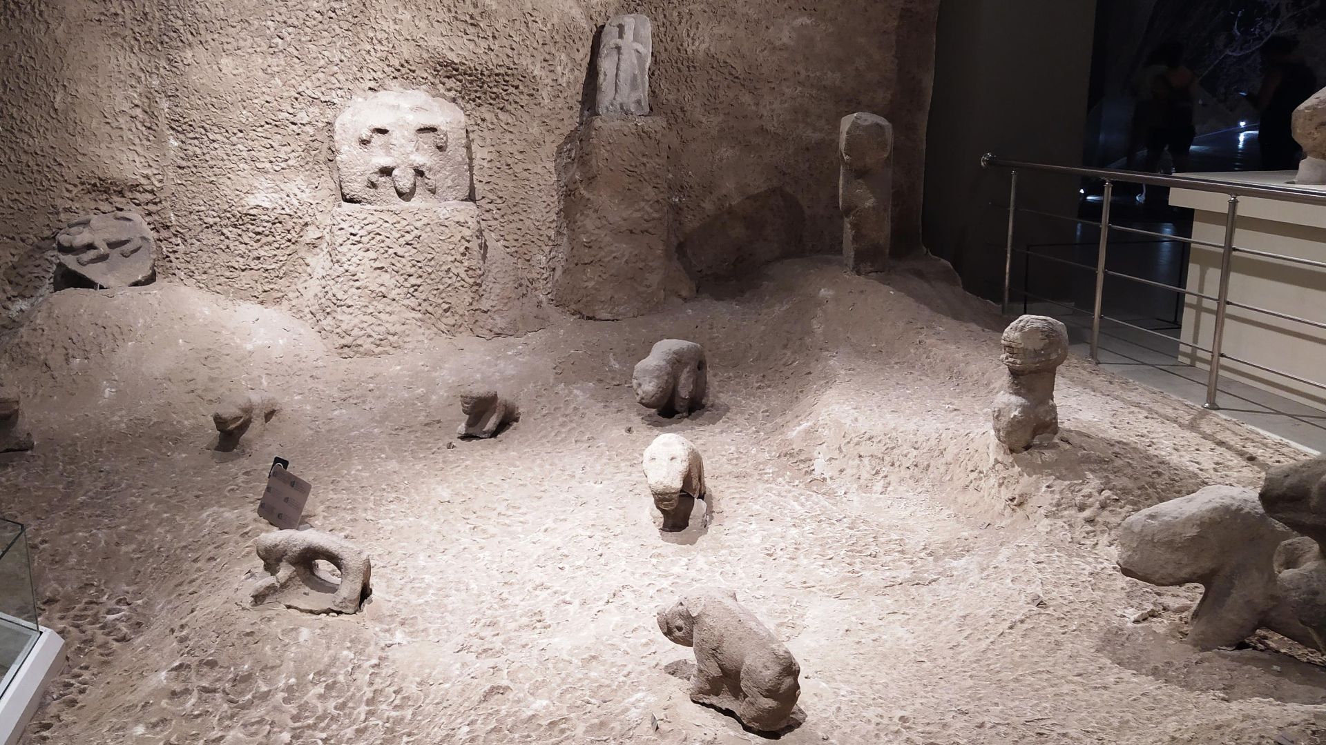File:Göbekli Tepe animal statuettes.jpg