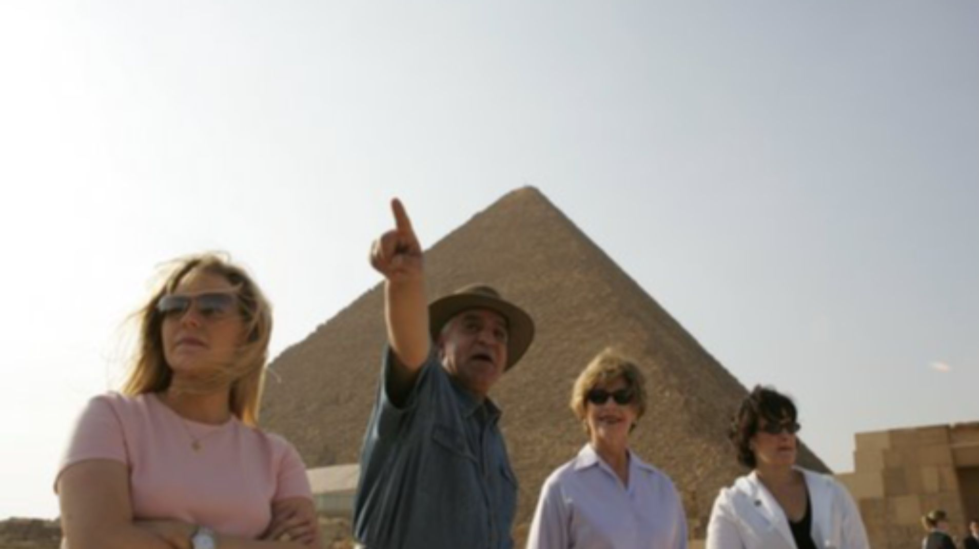 File:Dr. Zahi Hawass shows Laura Bush and Liz Cheney the Giza Pyramids.jpg