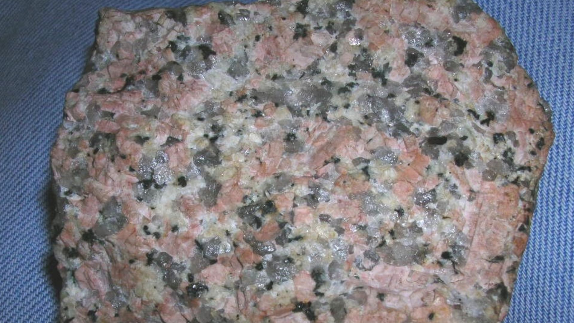 File:Rocks - Pink granite Baveno.JPG