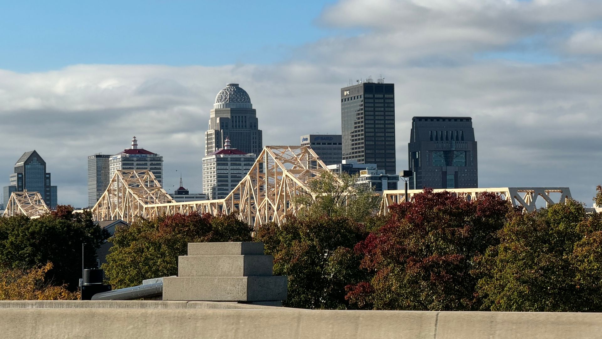 File:Louisville from I-65 South - October 2023 - Sarah Stierch.jpg