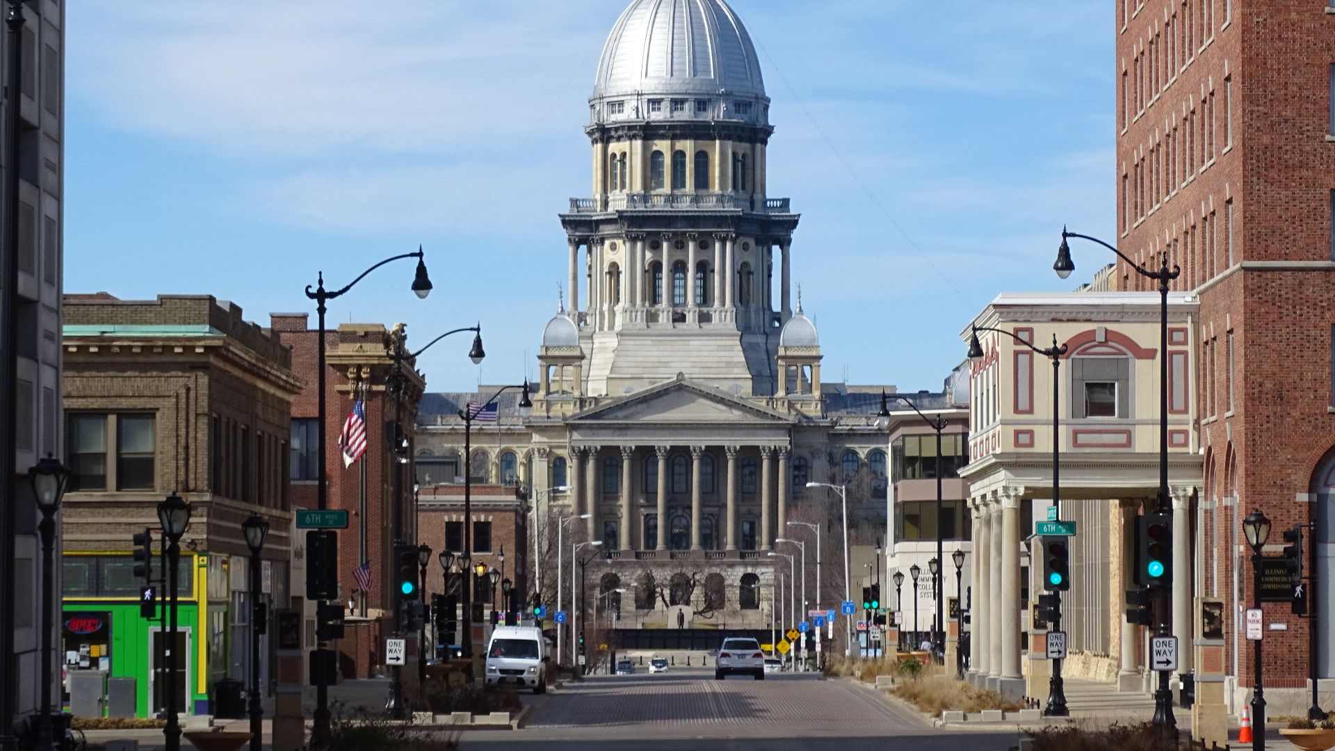 File:Street Scene with Capitol - Springfield - Illinois - USA (32541552030).jpg