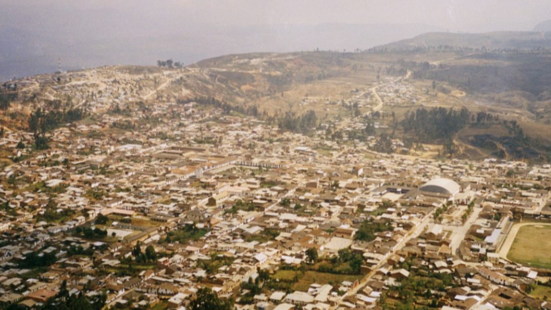 File:Chachapoyas air.jpg