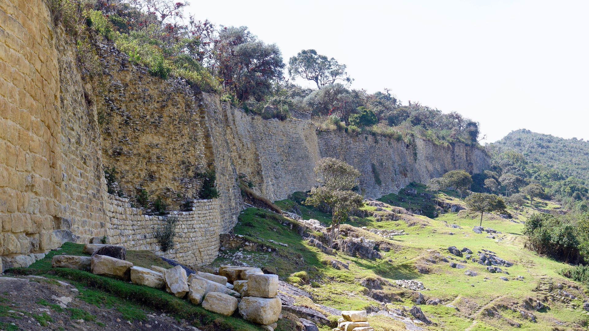 File:Kuelap - Août 2007 - 04.jpg